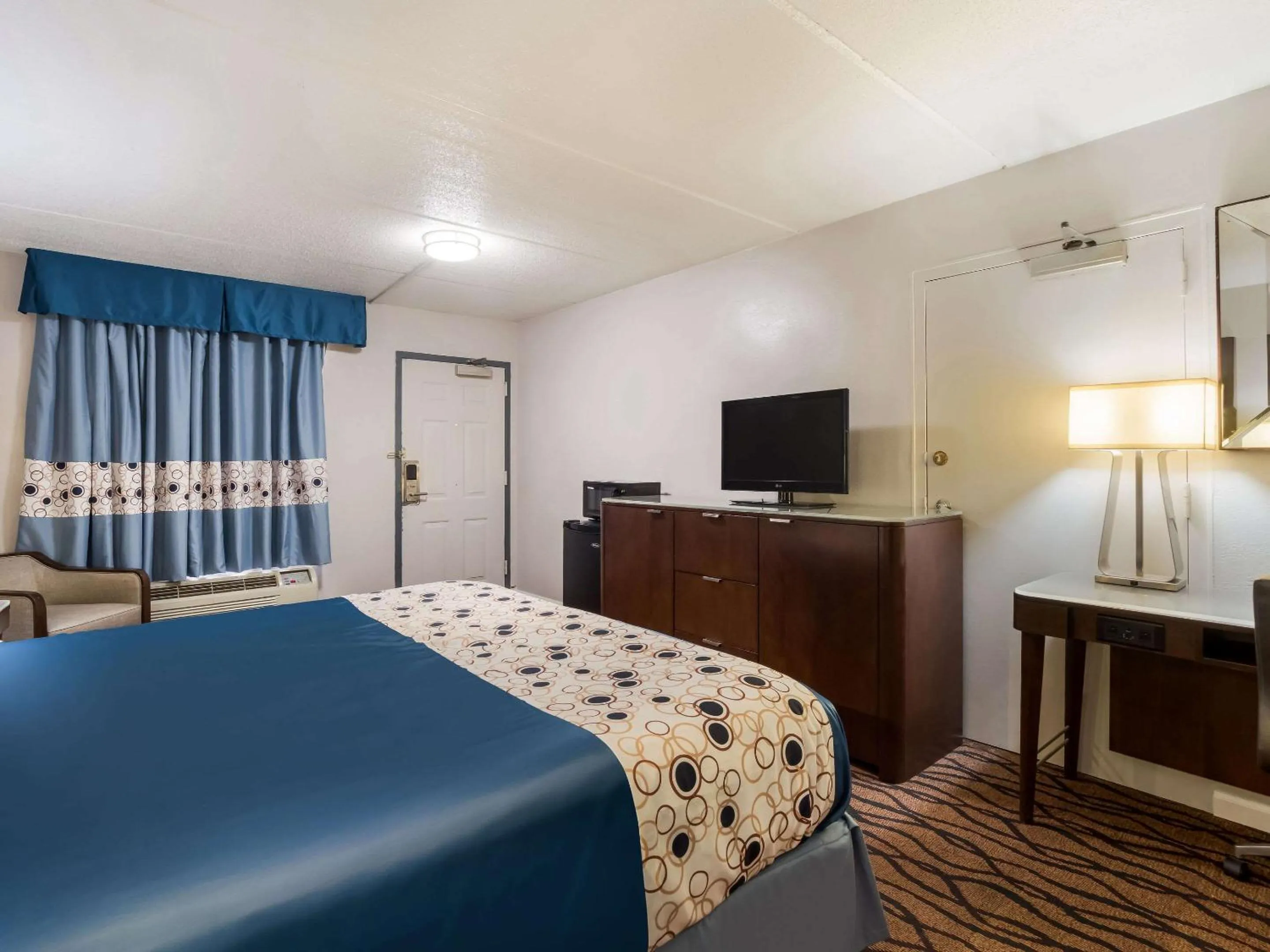 Bedroom, Bed in Rodeway Inn Greenwood