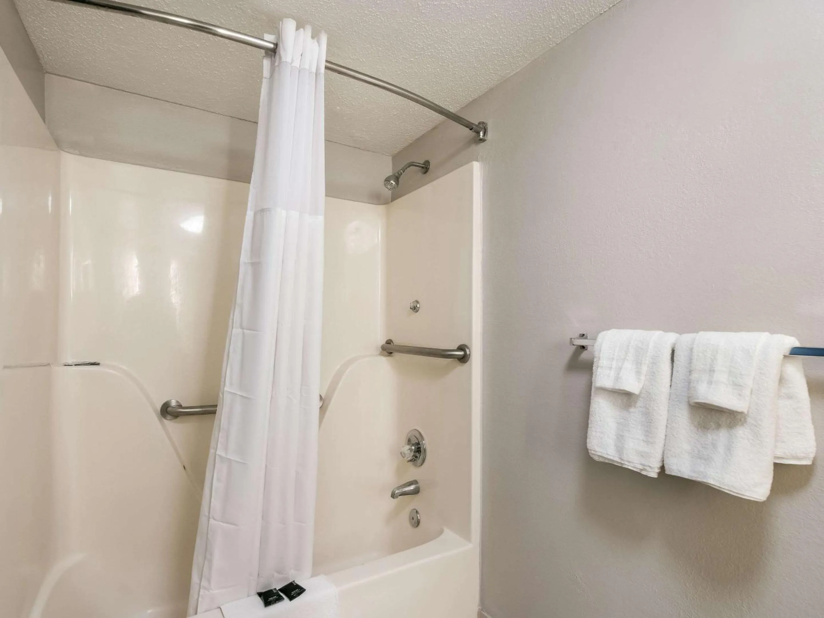 Bedroom in Rodeway Inn Greenwood