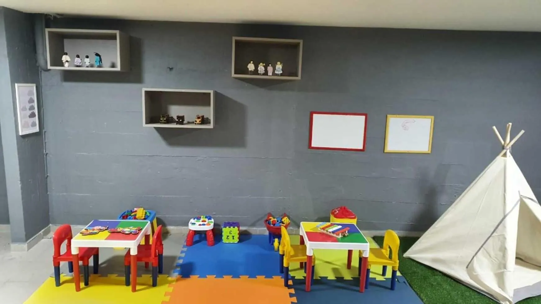 Game Room in Belluno Apart Hotel