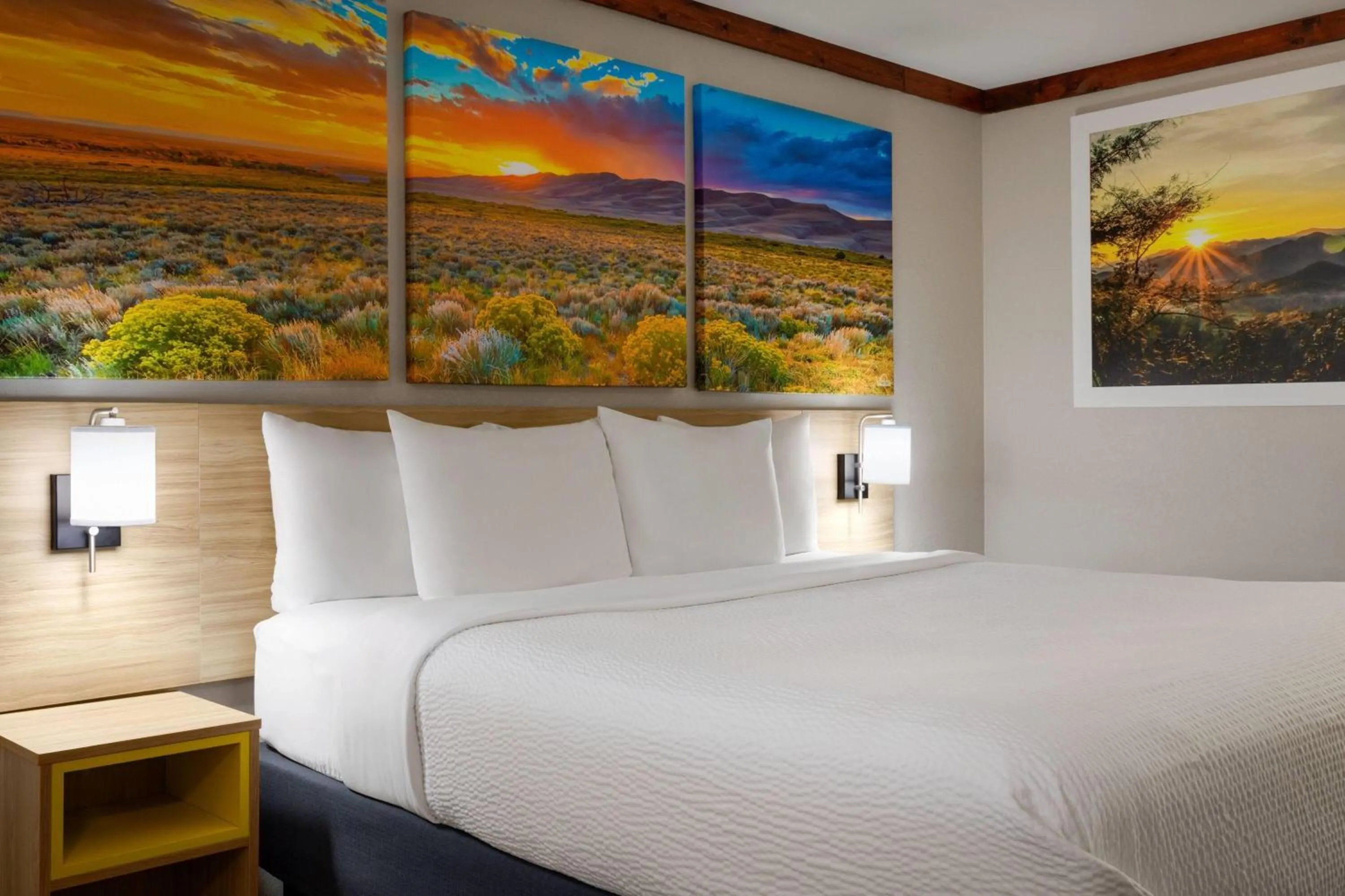 Photo of the whole room, Bed in Days Inn by Wyndham Suites Fredericksburg