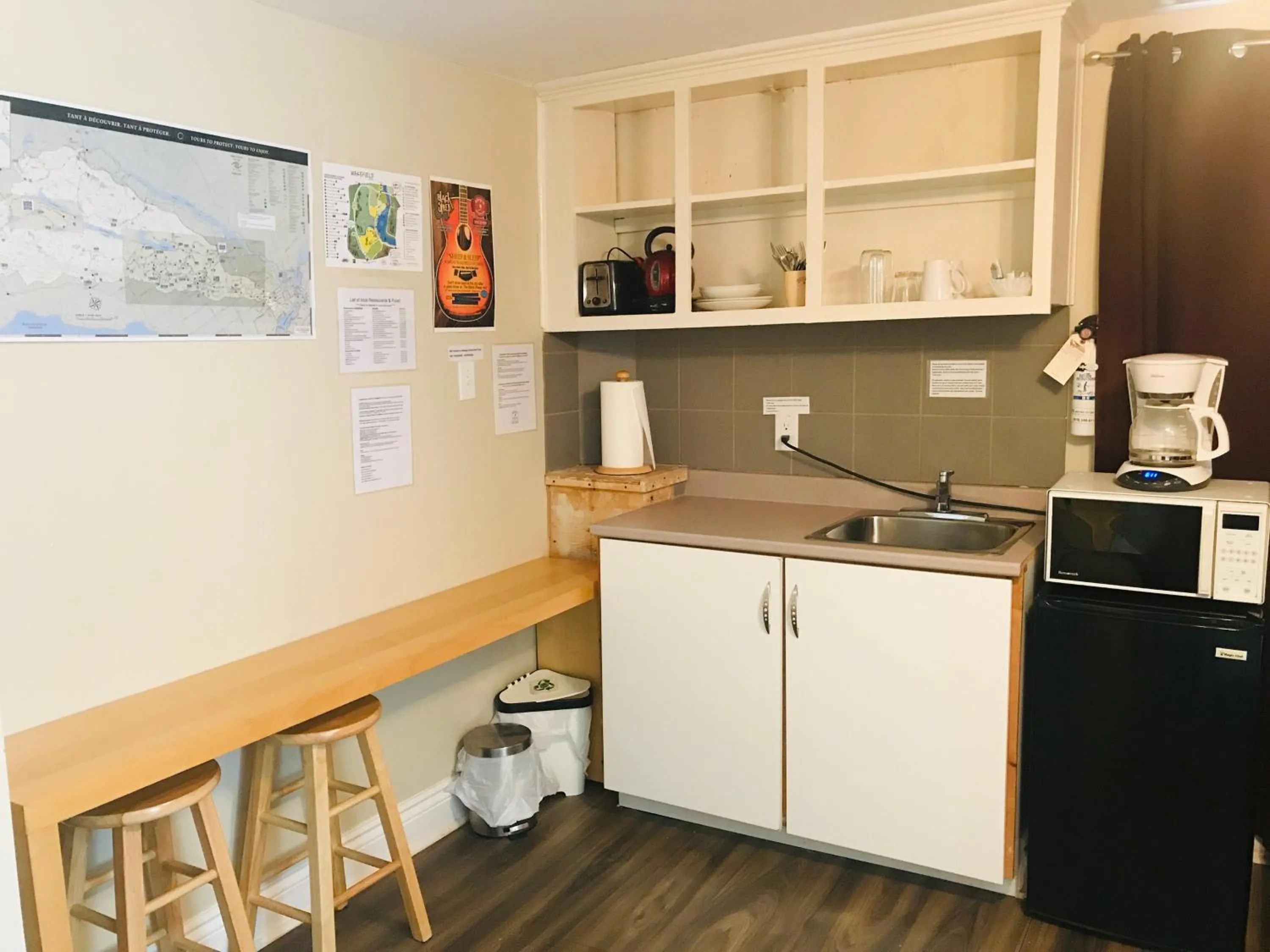 Kitchen or kitchenette in Auberge De Mon Petit Chum B&B