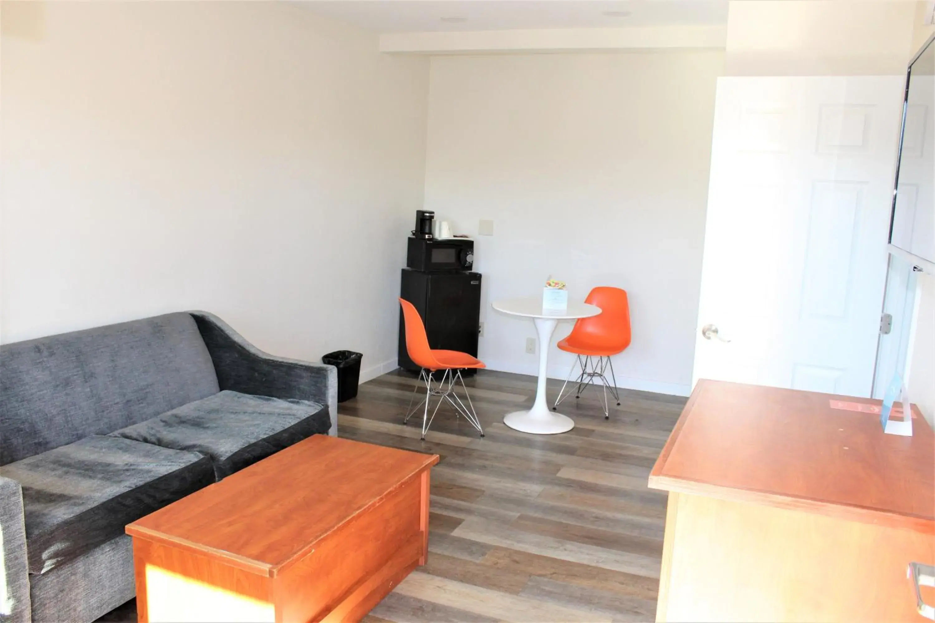 Living room in Howard Johnson Suites by Wyndham San Diego Chula Vista BayFront Living room in Howard Johnson Suites by Wyndham San Diego Chula Vista BayFront