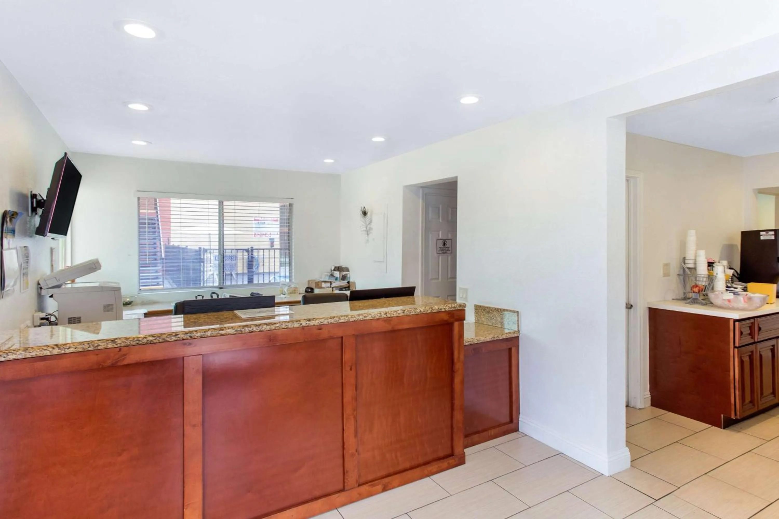 Lobby or reception in Howard Johnson Suites by Wyndham San Diego Chula Vista BayFront