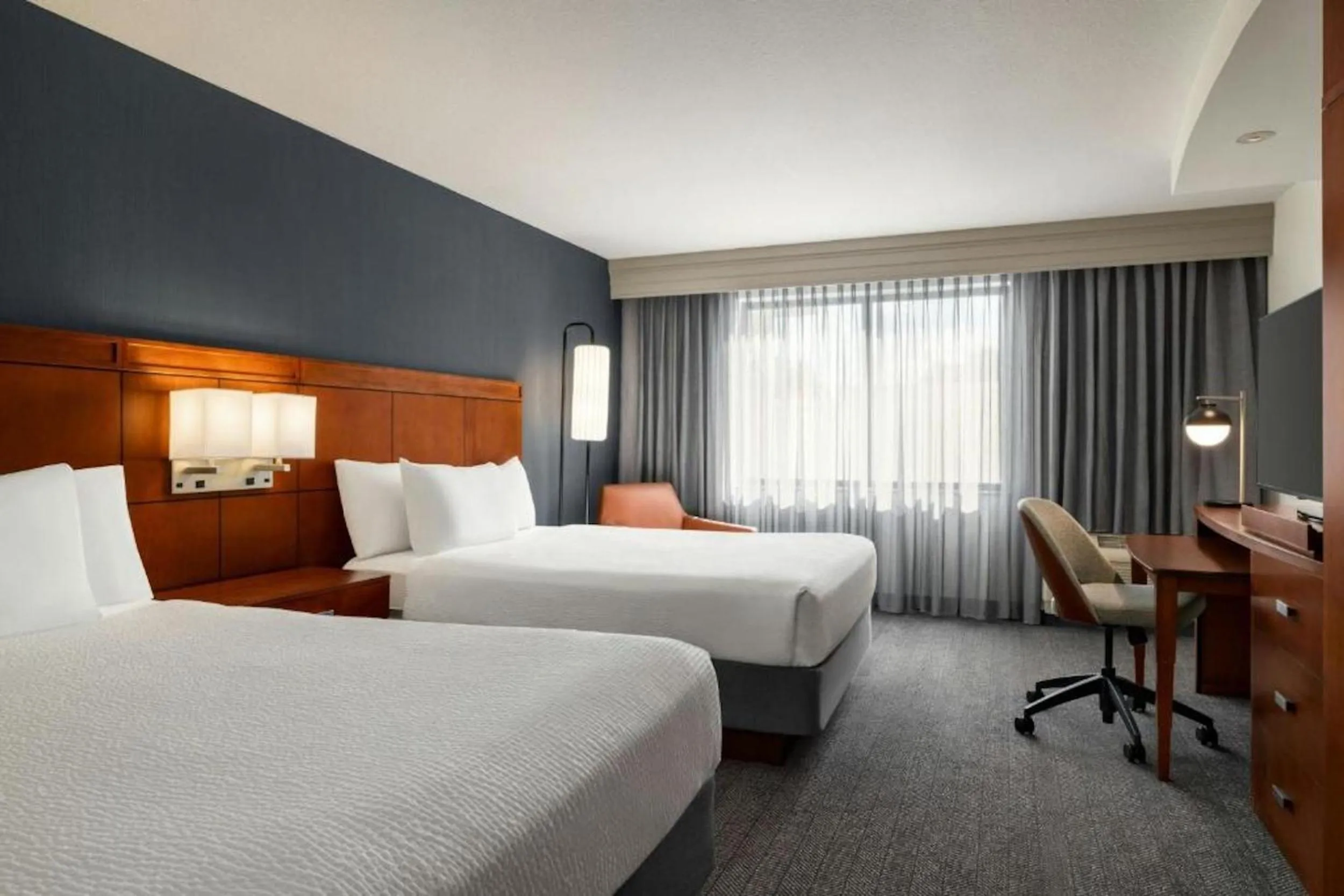 Bedroom, Bed in Courtyard Mt. Holly Westampton