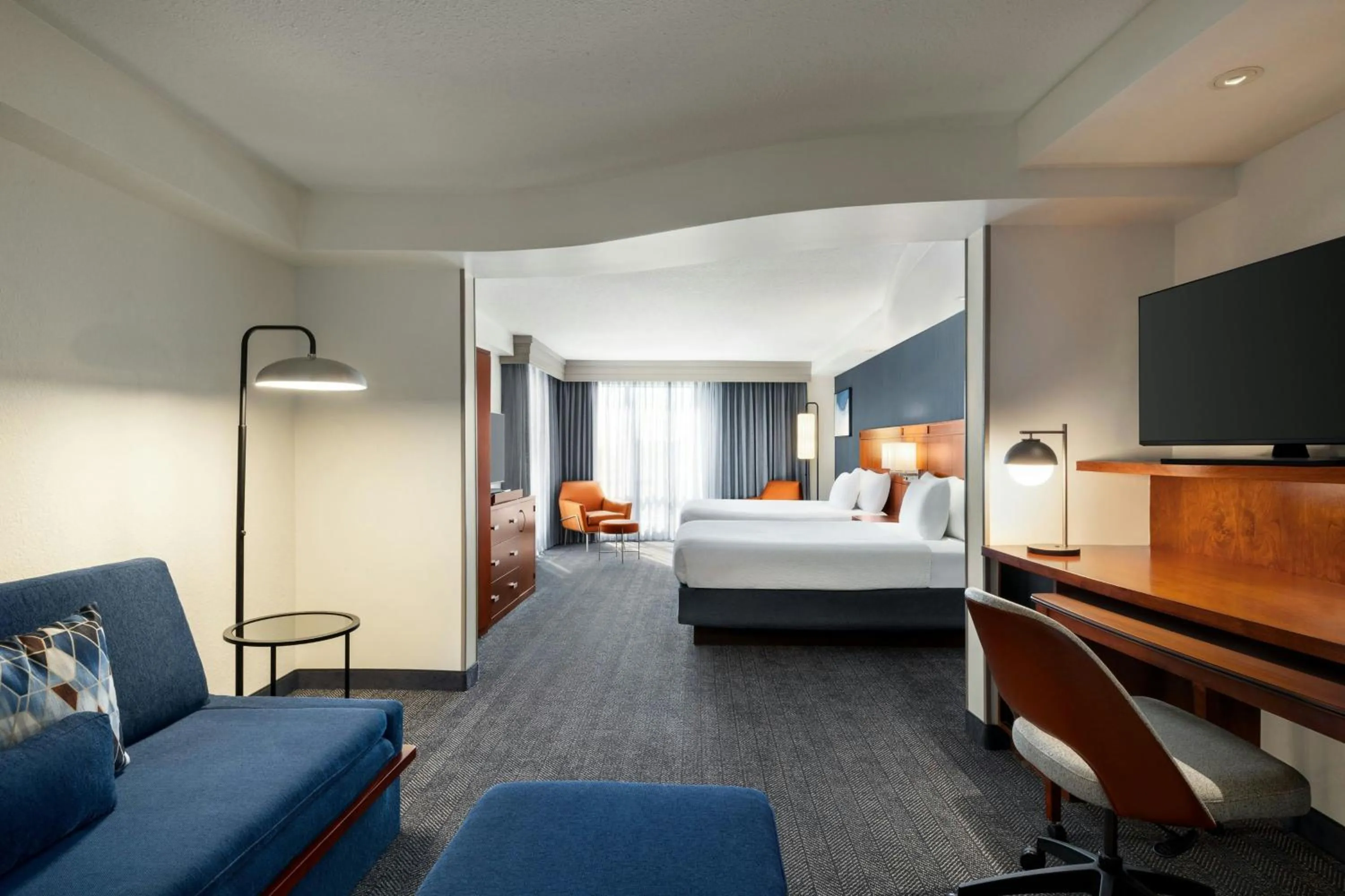 Photo of the whole room, Bed in Courtyard Mt. Holly Westampton