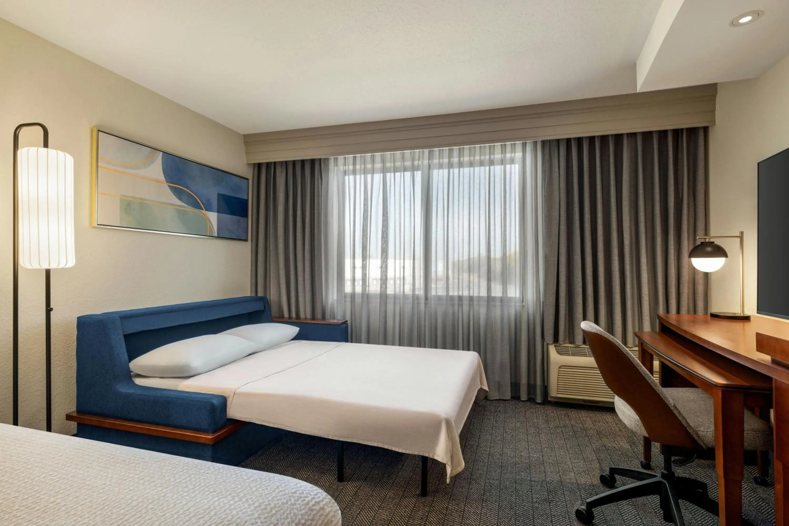 Photo of the whole room, Bed in Courtyard Mt. Holly Westampton