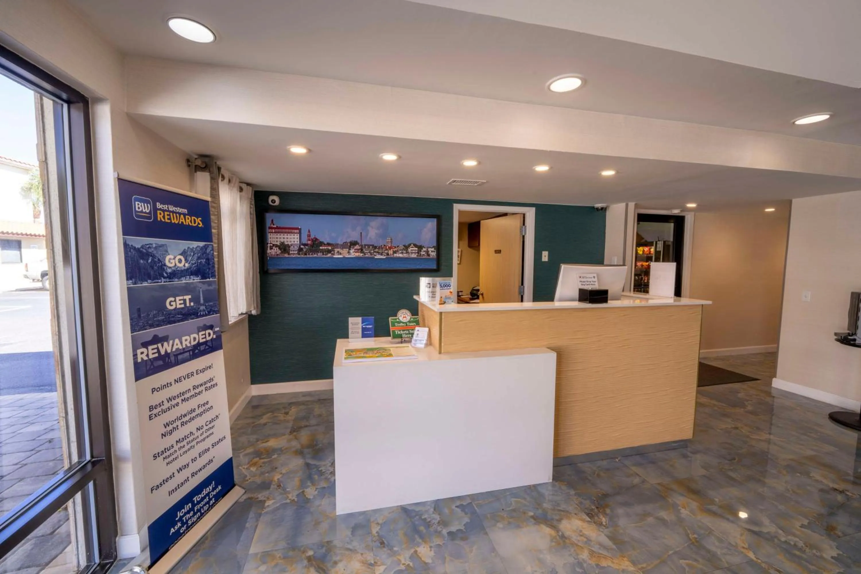 Lobby or reception in Best Western Historical Inn