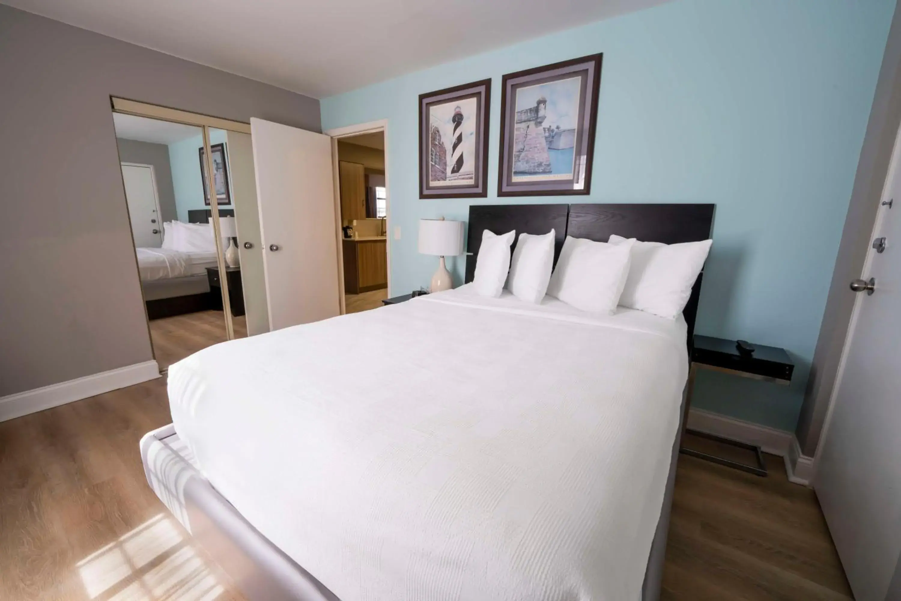 Queen Suite with Two Queen Beds - Non Smoking in Best Western Historical Inn Queen Suite with Two Queen Beds - Non Smoking in Best Western Historical Inn