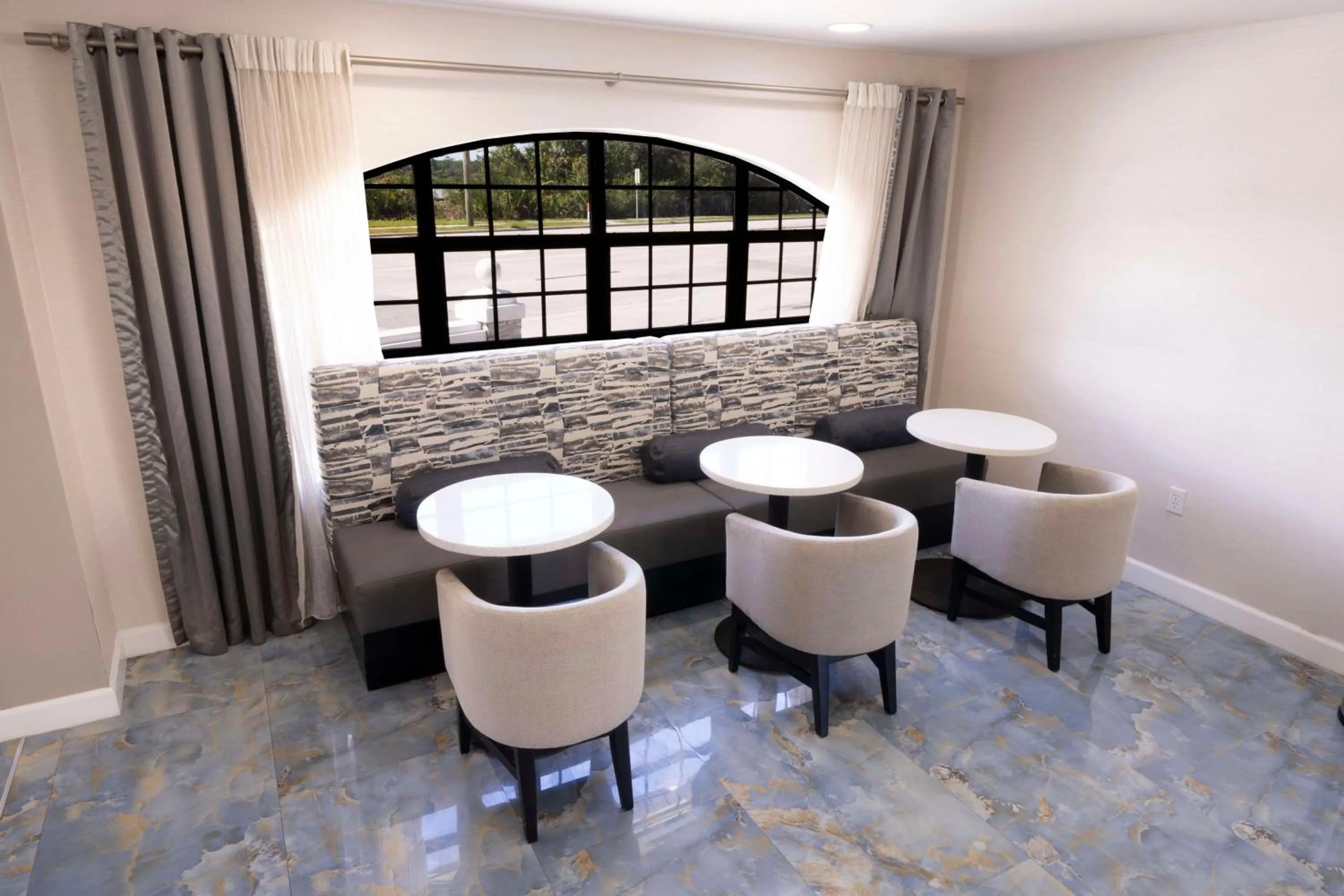 Breakfast in Best Western Historical Inn