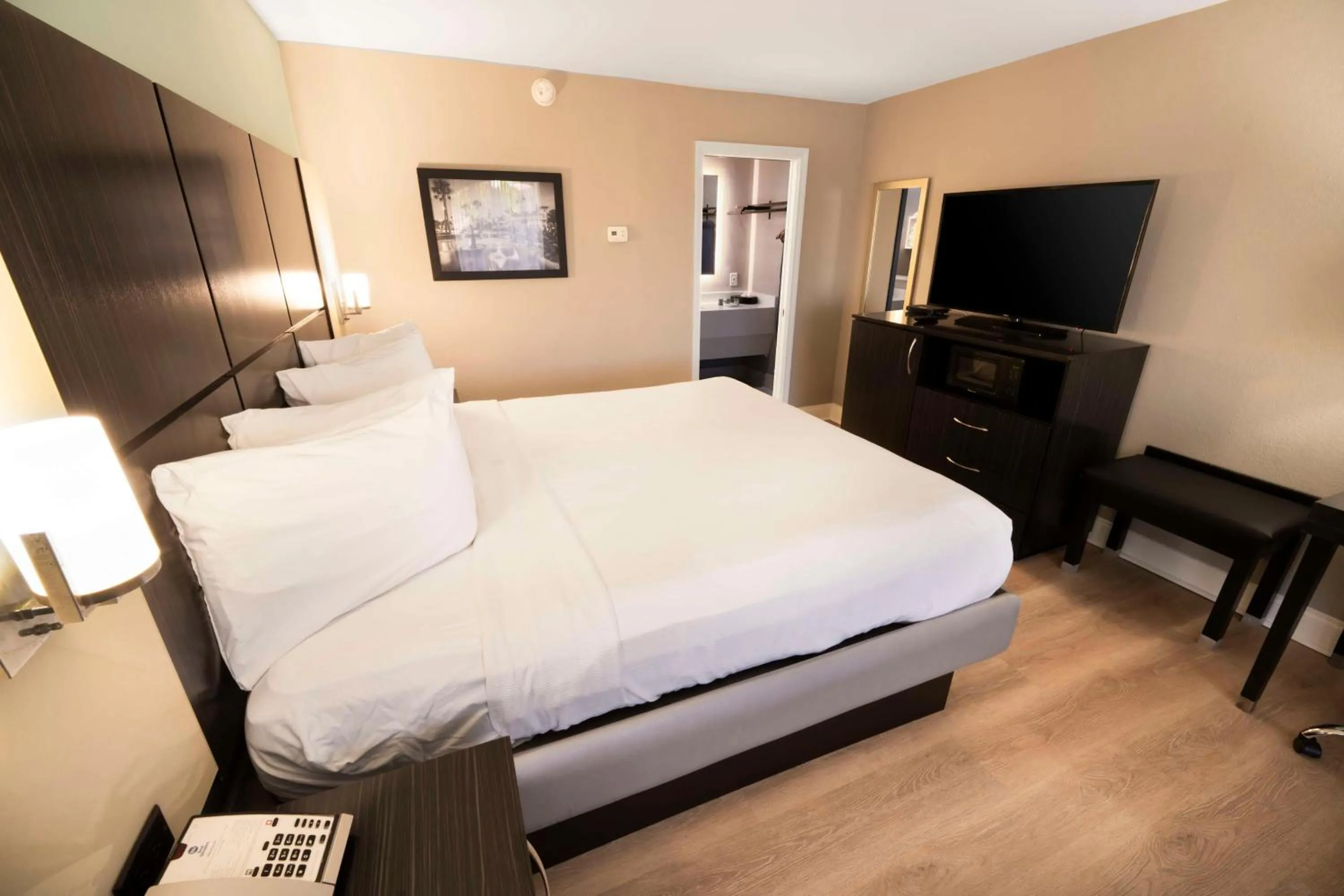 Bedroom, Bed in Best Western Historical Inn