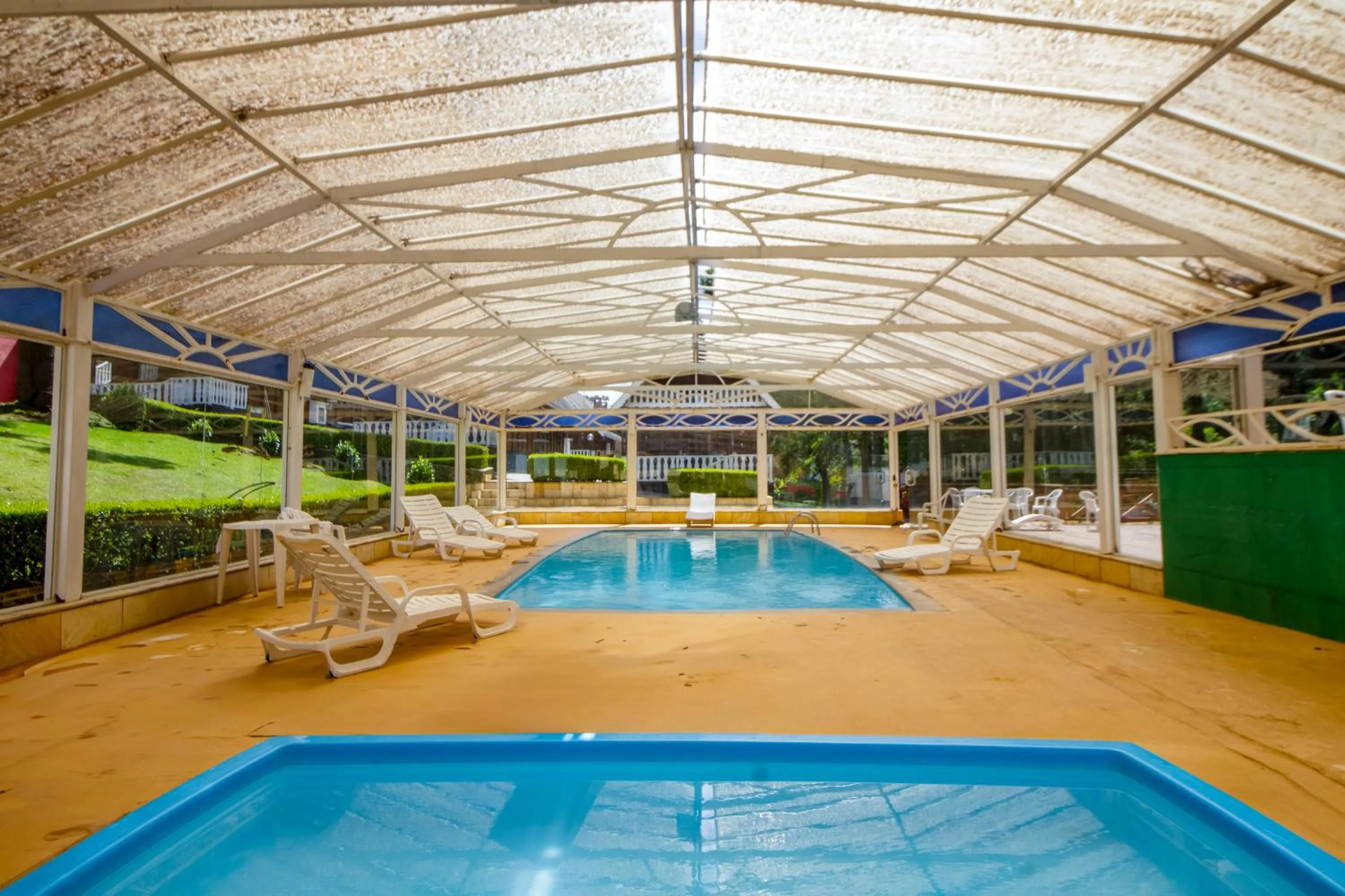 Swimming pool in VELINN Áustria Hotel Monte Verde