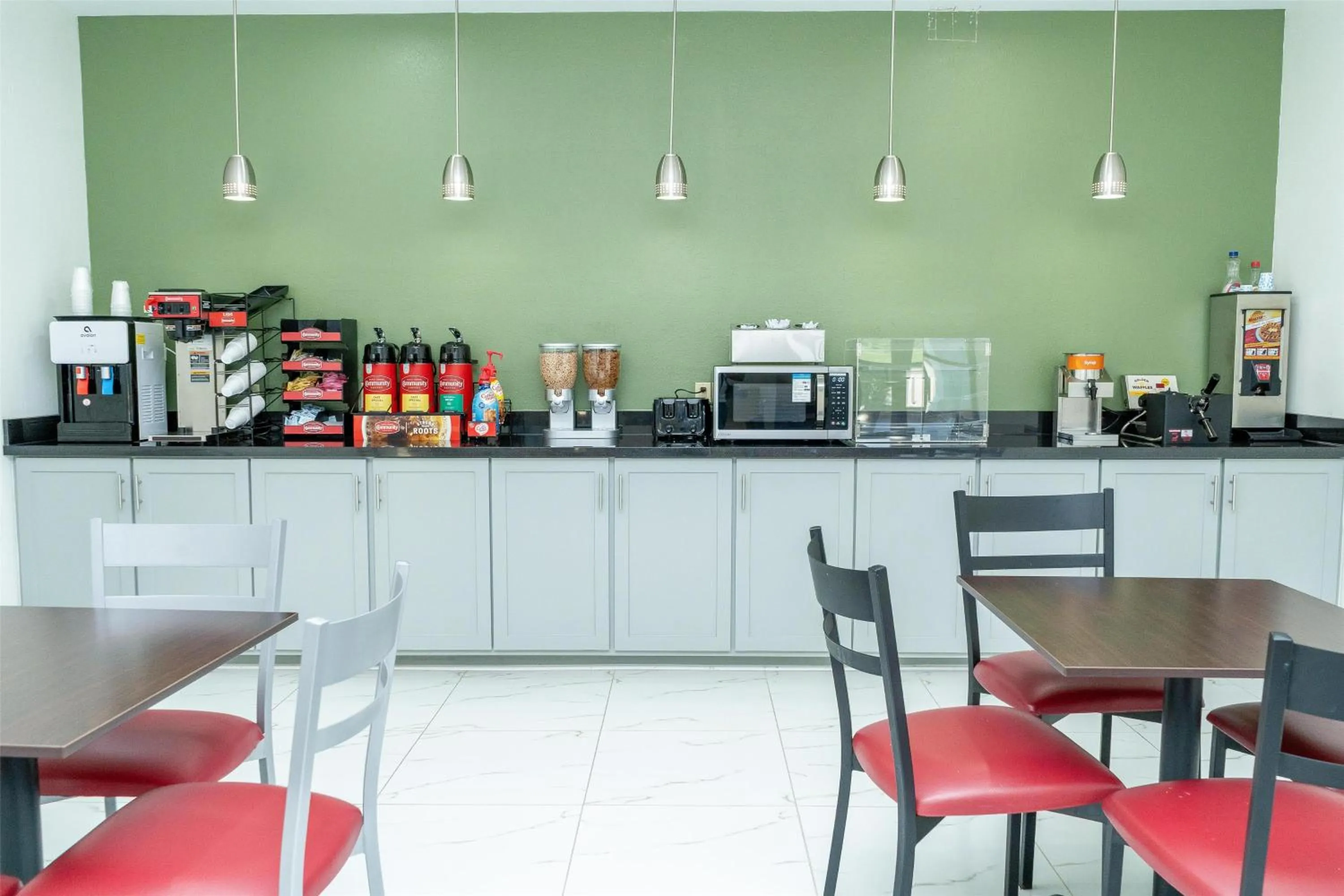 Food and drinks in Americas Best Value Inn Donaldsonville