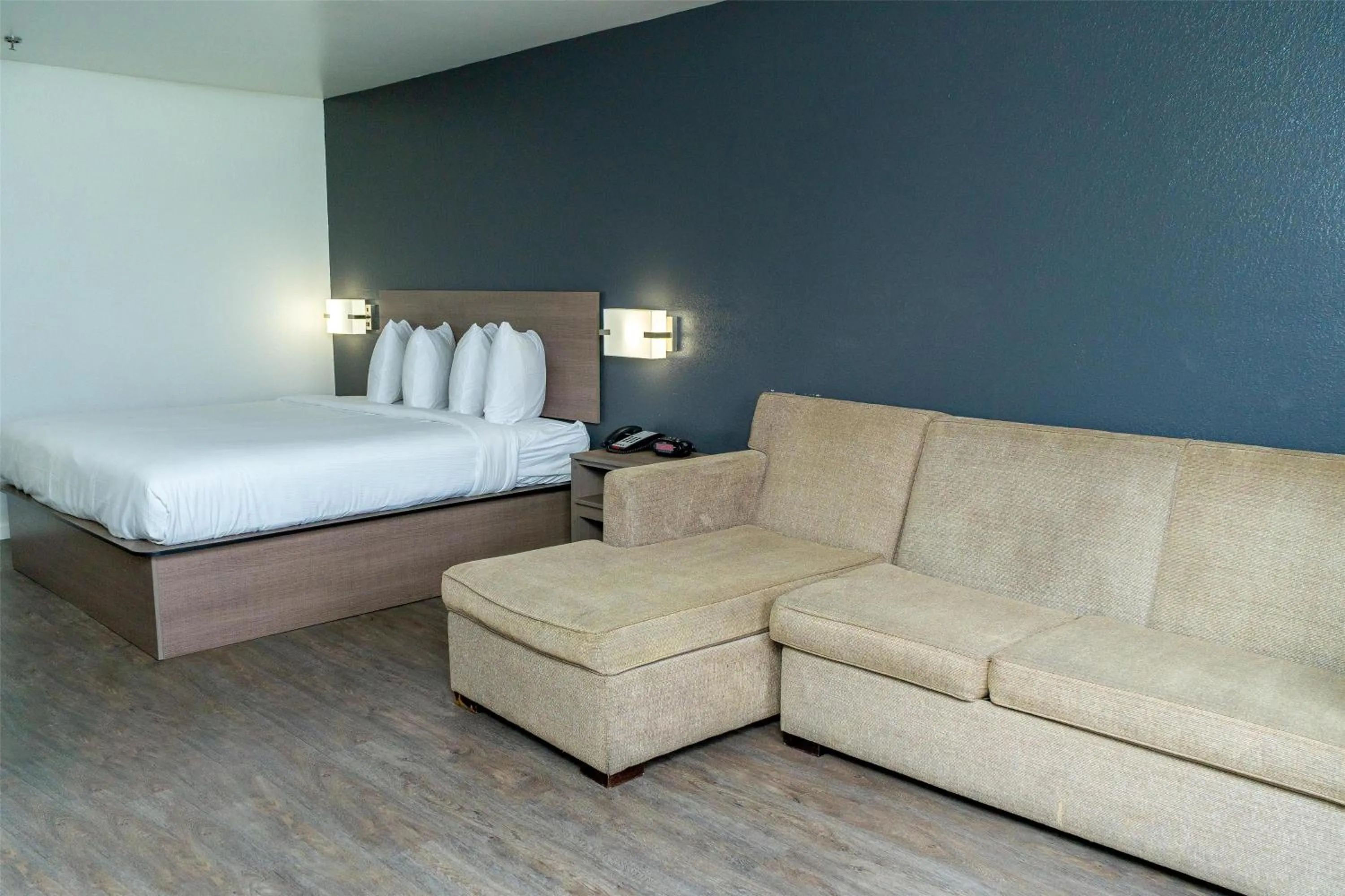 Bedroom, Bed in Americas Best Value Inn Donaldsonville