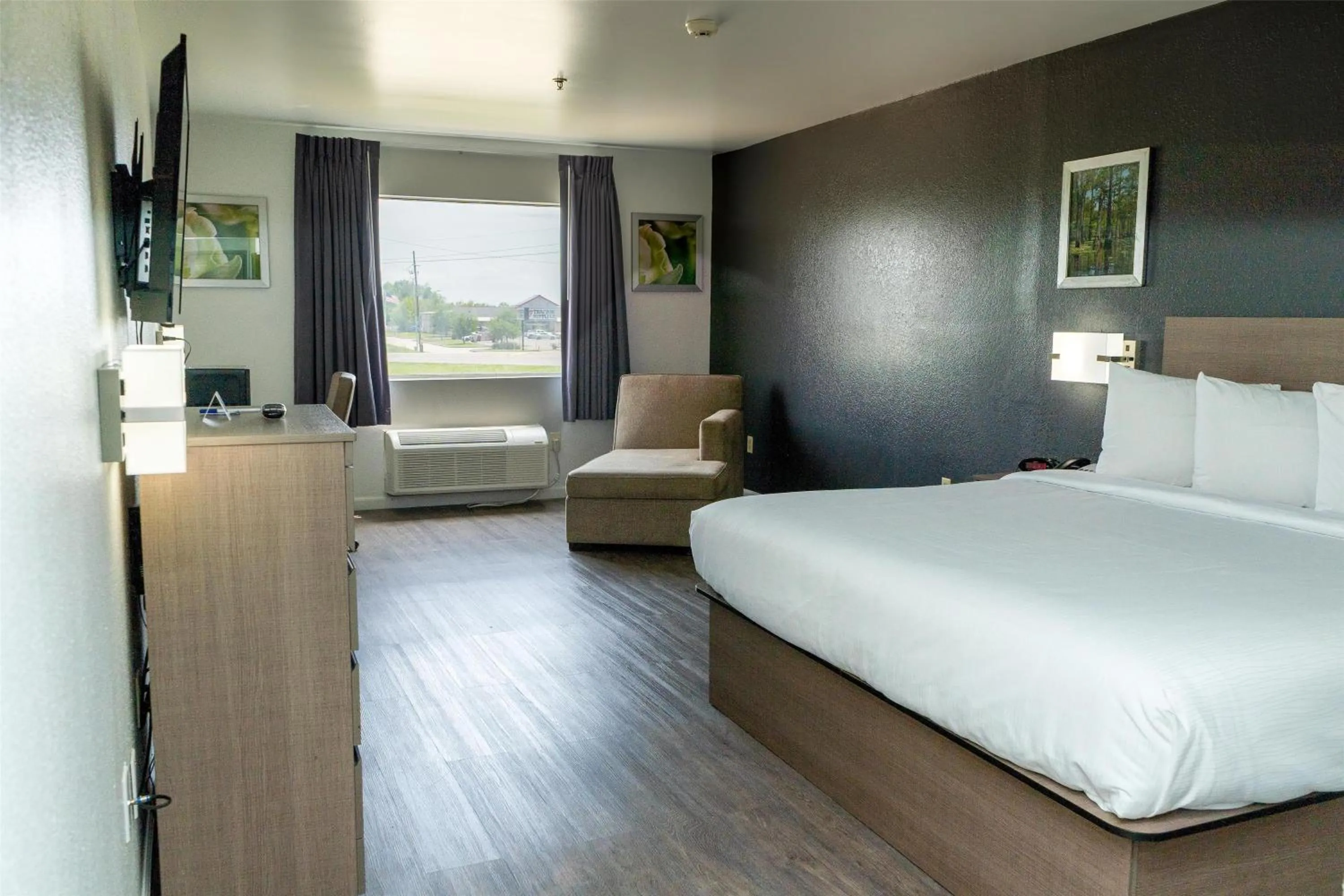 Bedroom, Bed in Americas Best Value Inn Donaldsonville