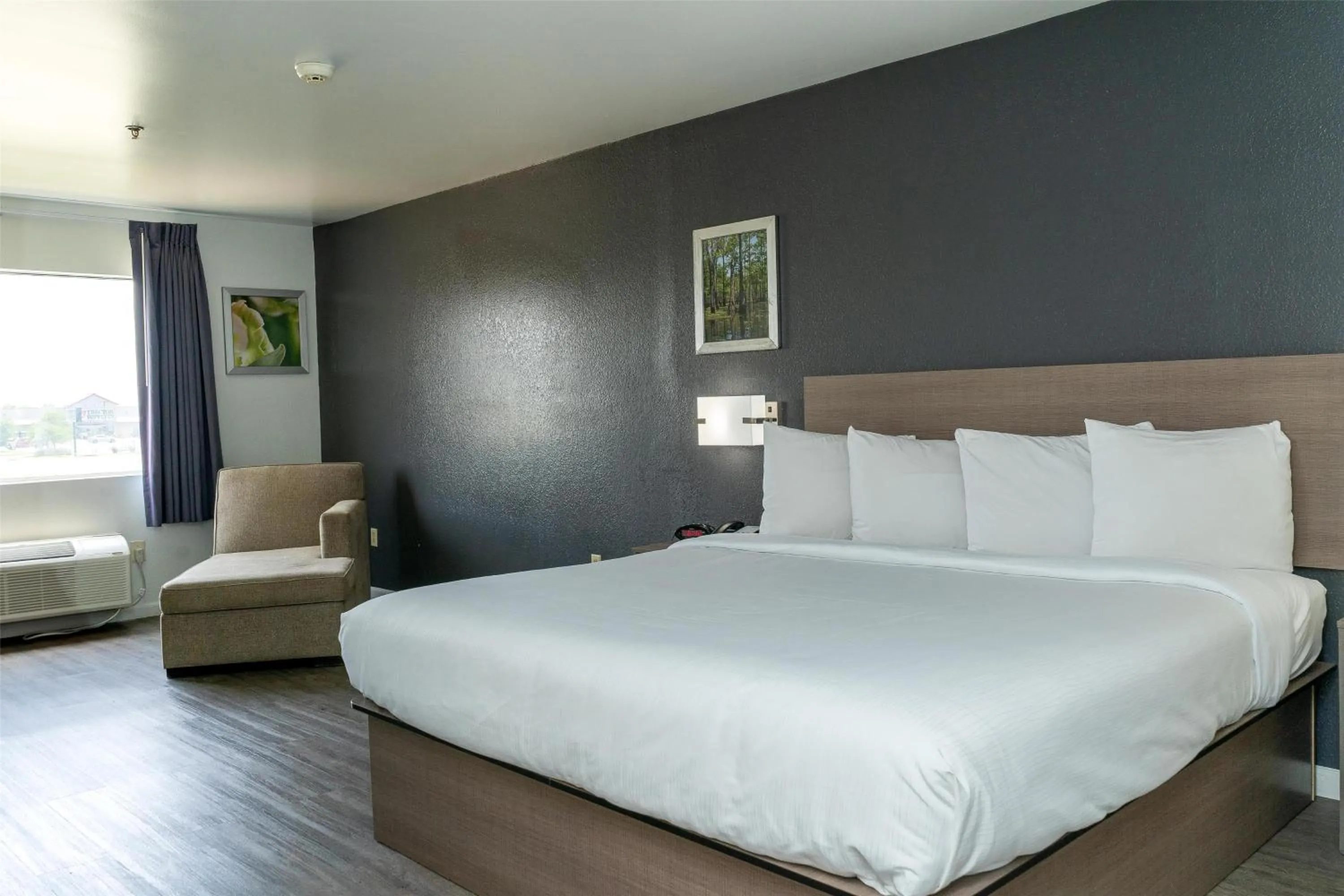Bedroom, Bed in Americas Best Value Inn Donaldsonville