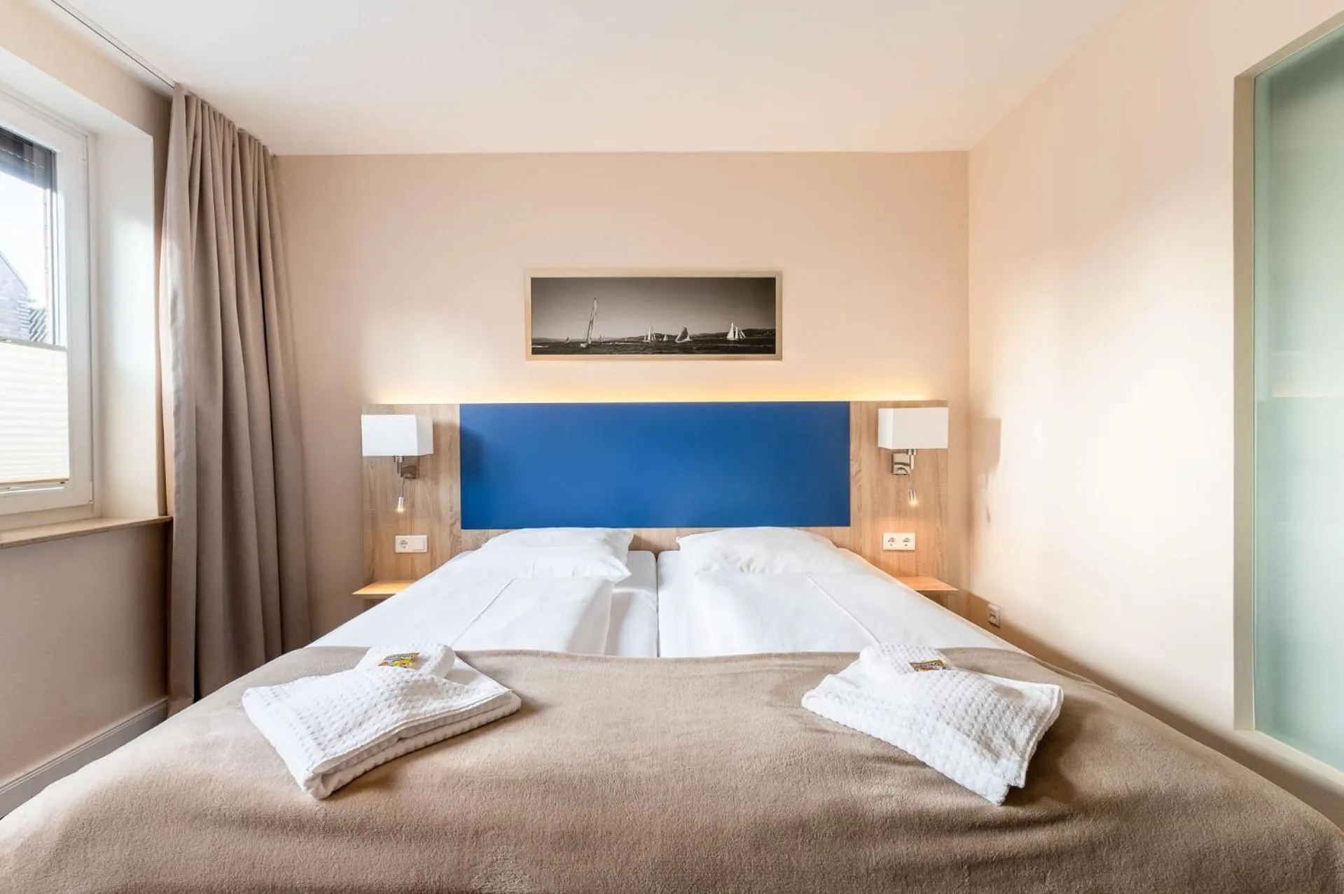 Photo of the whole room, Bed in Nordsee-Hotel Hinrichsen