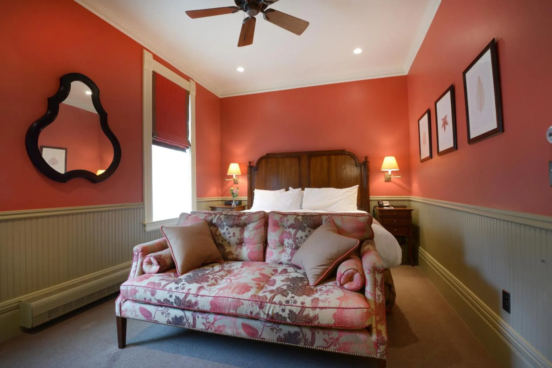 Photo of the whole room in New Sheridan Hotel