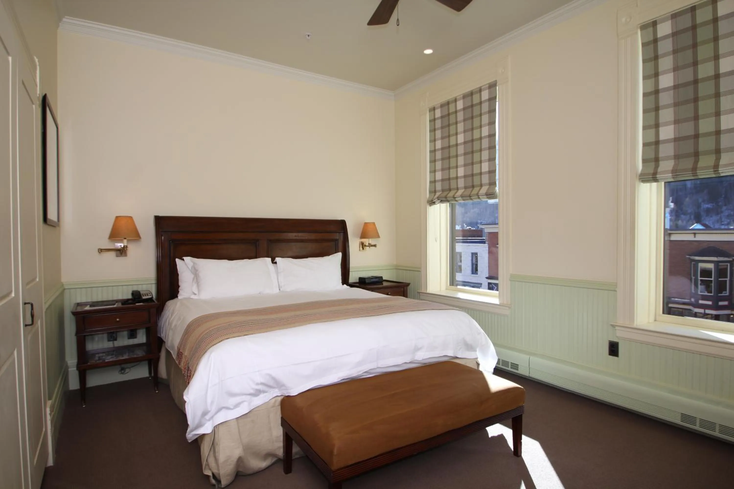 Photo of the whole room, Bed in New Sheridan Hotel