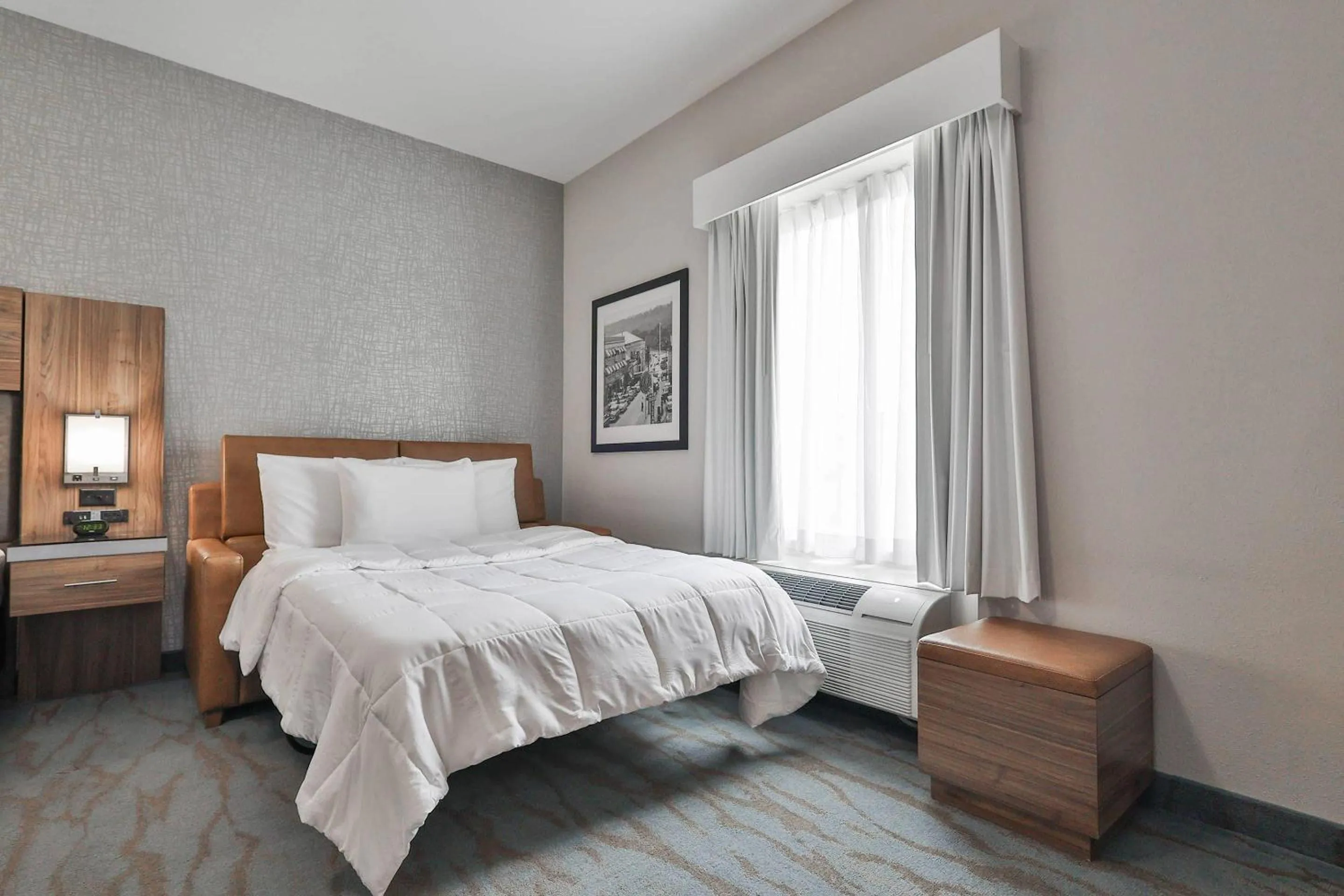 Bedroom, Bed in The Penn Stroud, Stroudsburg - Poconos, an Ascend Collection Hotel