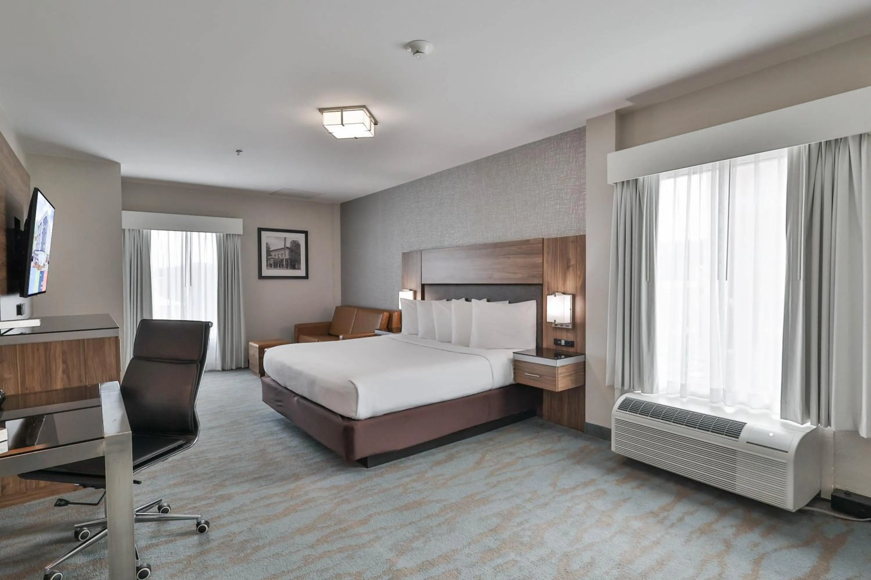 Bedroom, Bed in The Penn Stroud, Stroudsburg - Poconos, an Ascend Collection Hotel