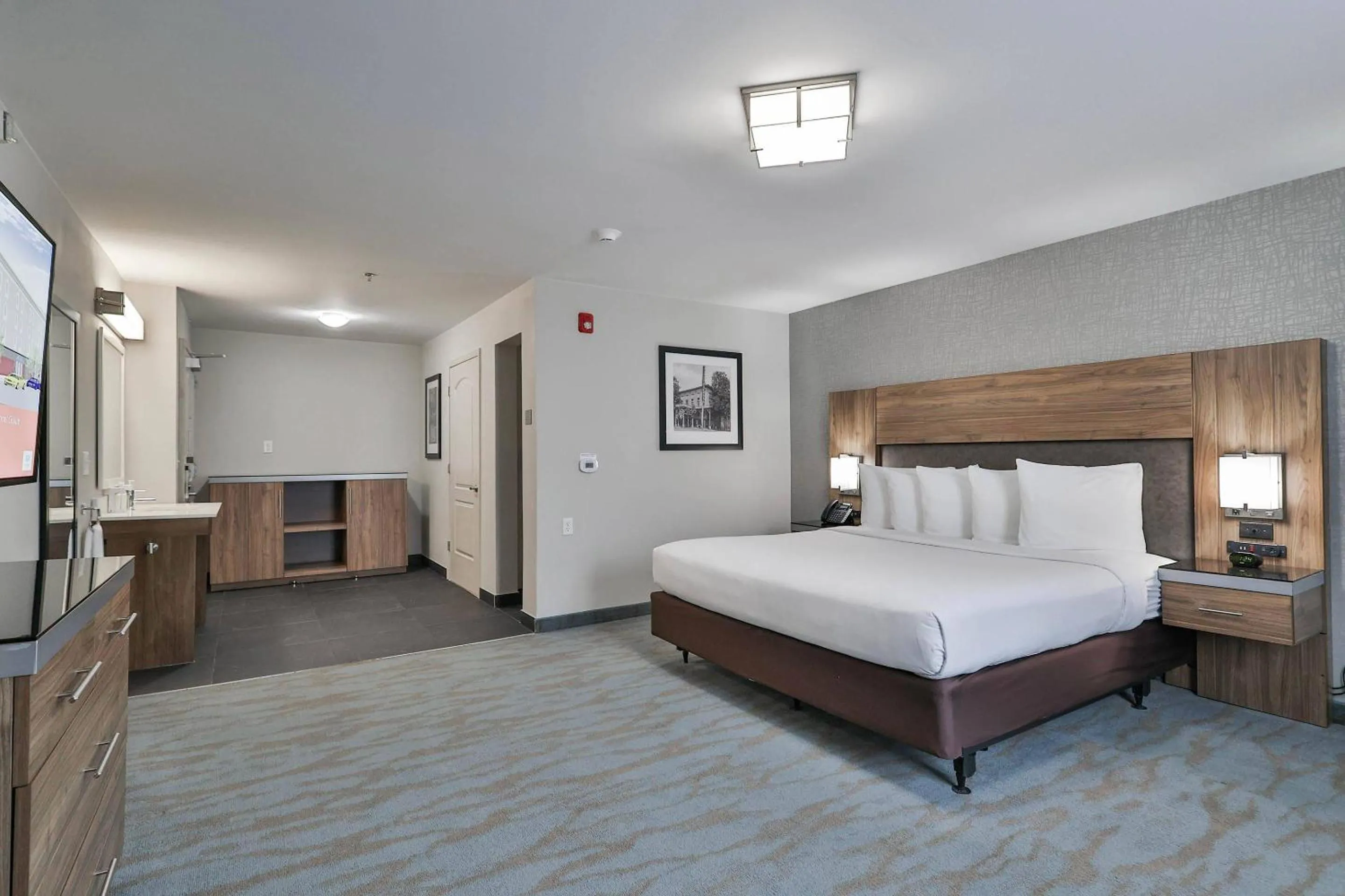 Bedroom, Bed in The Penn Stroud, Stroudsburg - Poconos, an Ascend Collection Hotel