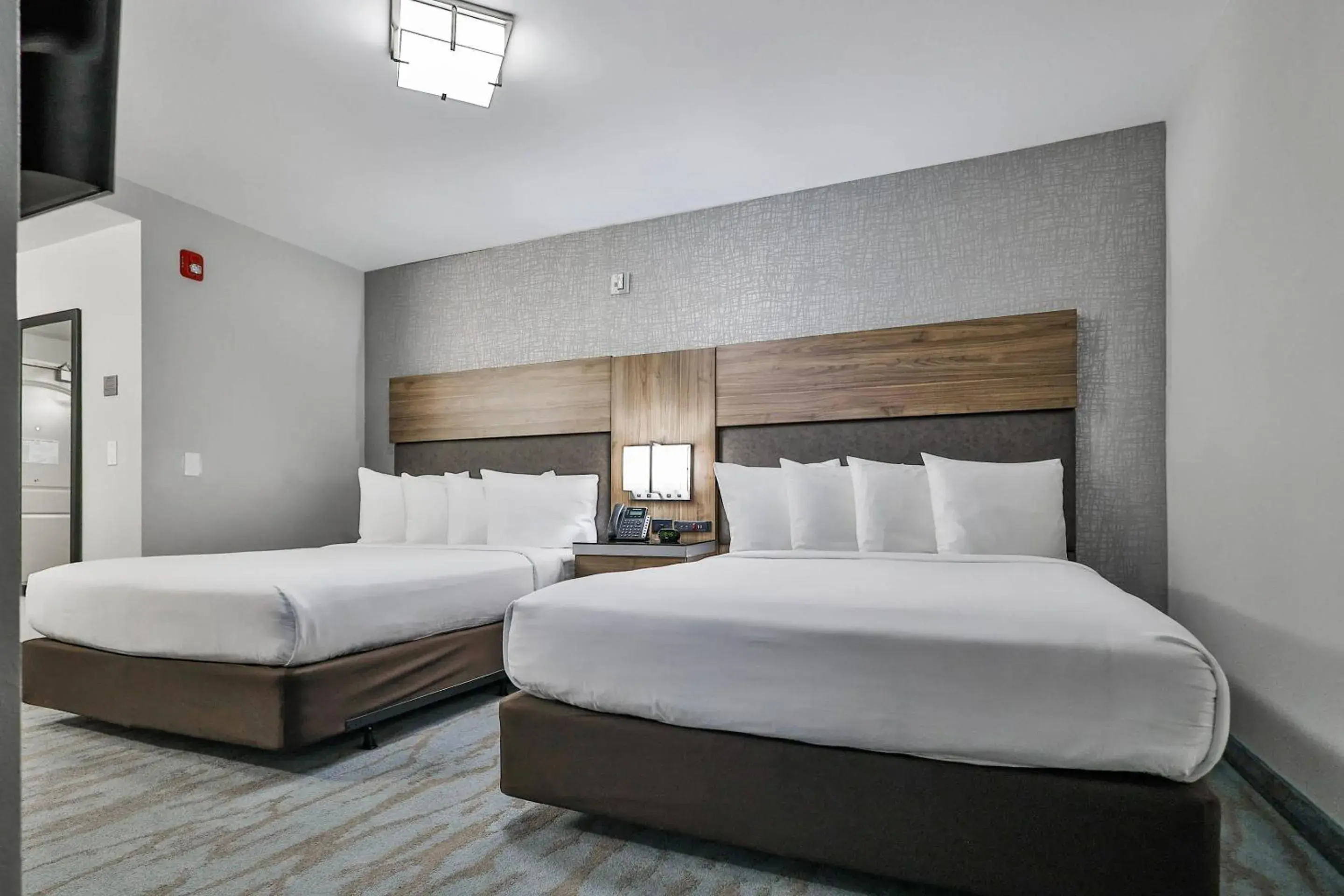 Bedroom, Bed in The Penn Stroud, Stroudsburg - Poconos, an Ascend Collection Hotel Bedroom, Bed in The Penn Stroud, Stroudsburg - Poconos, an Ascend Collection Hotel