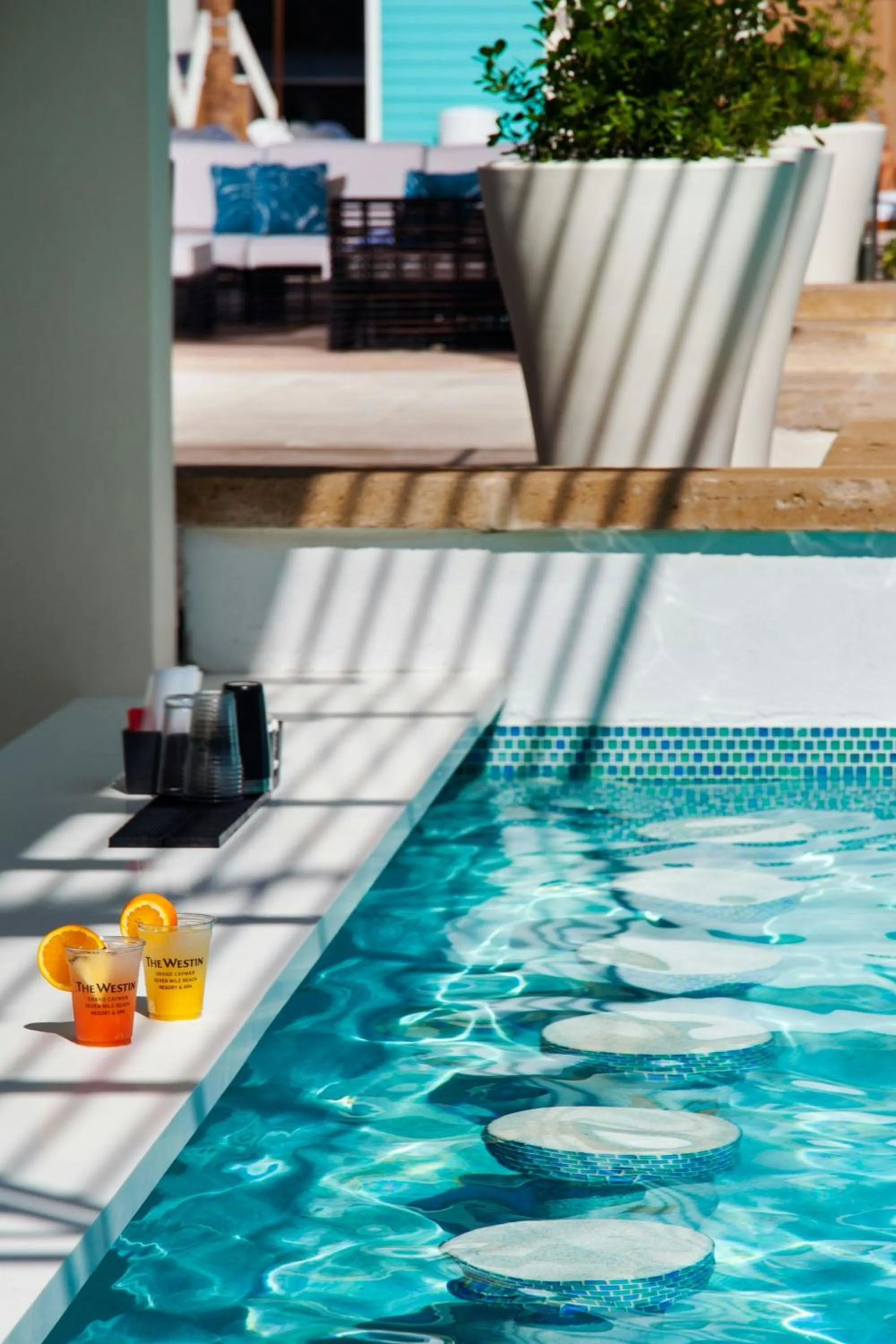 Lounge or bar in The Westin Grand Cayman Seven Mile Beach Resort & Spa