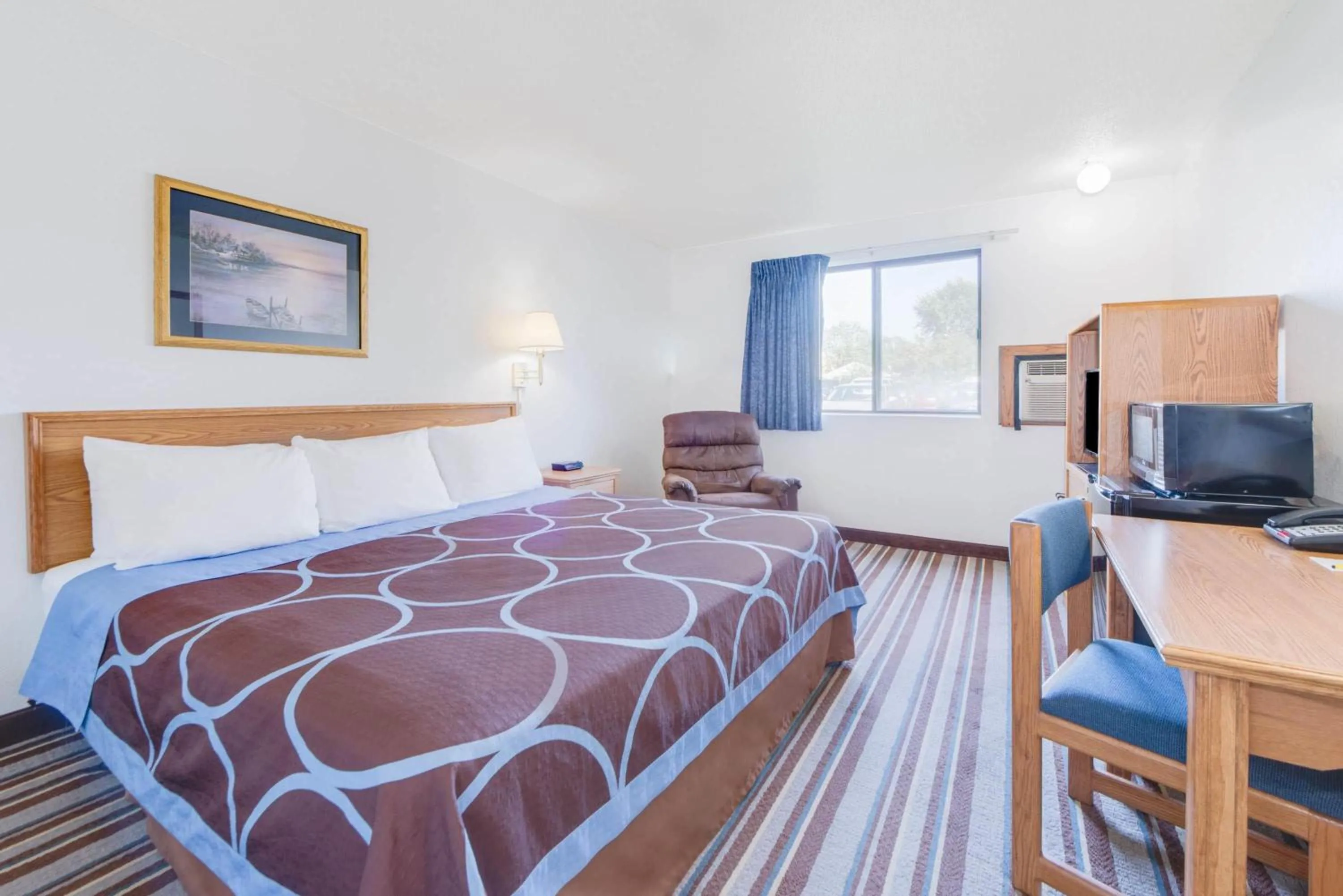 Photo of the whole room, Bed in Super 8 by Wyndham Burlington