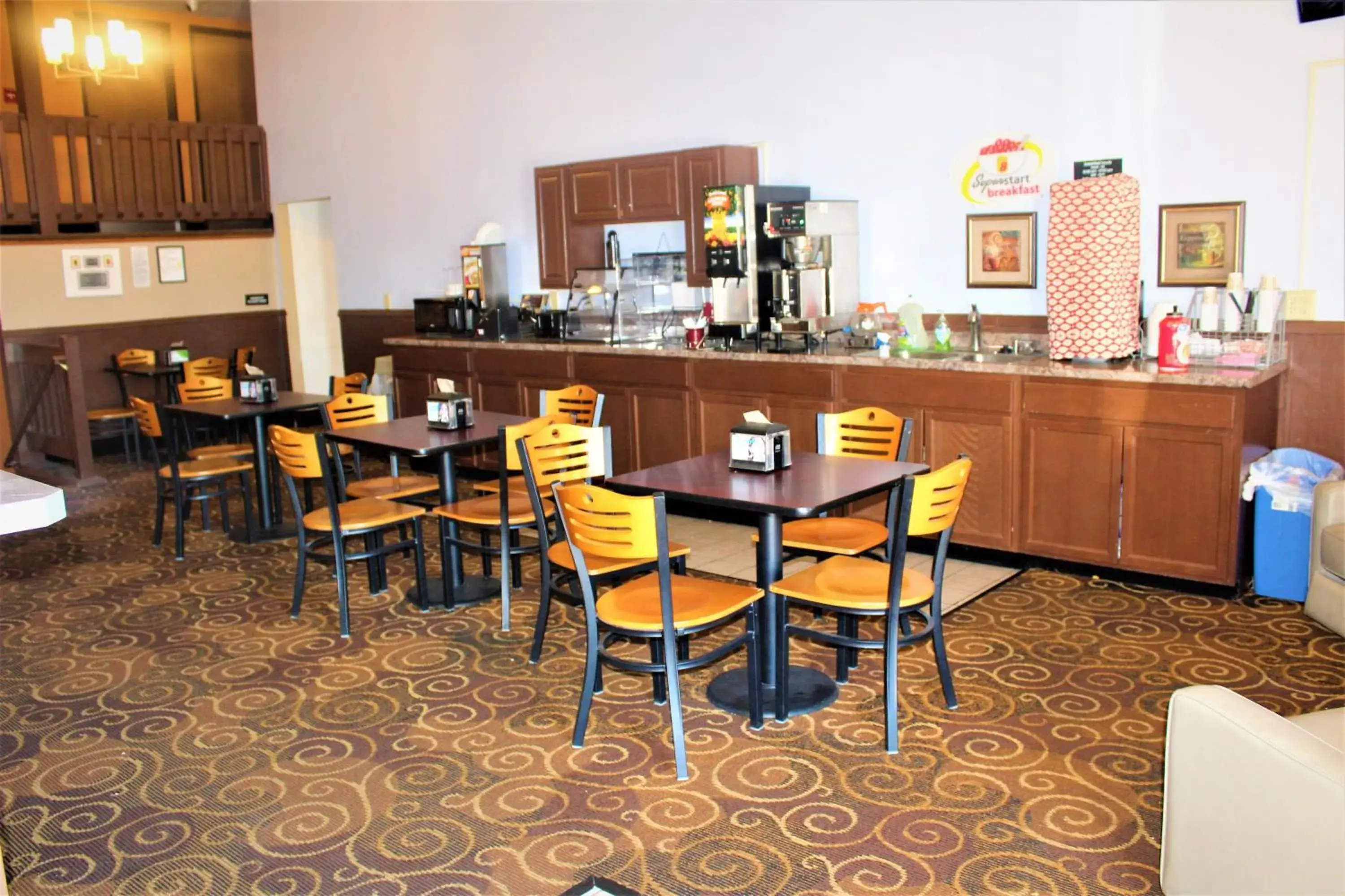 Breakfast in Super 8 by Wyndham Burlington Breakfast in Super 8 by Wyndham Burlington