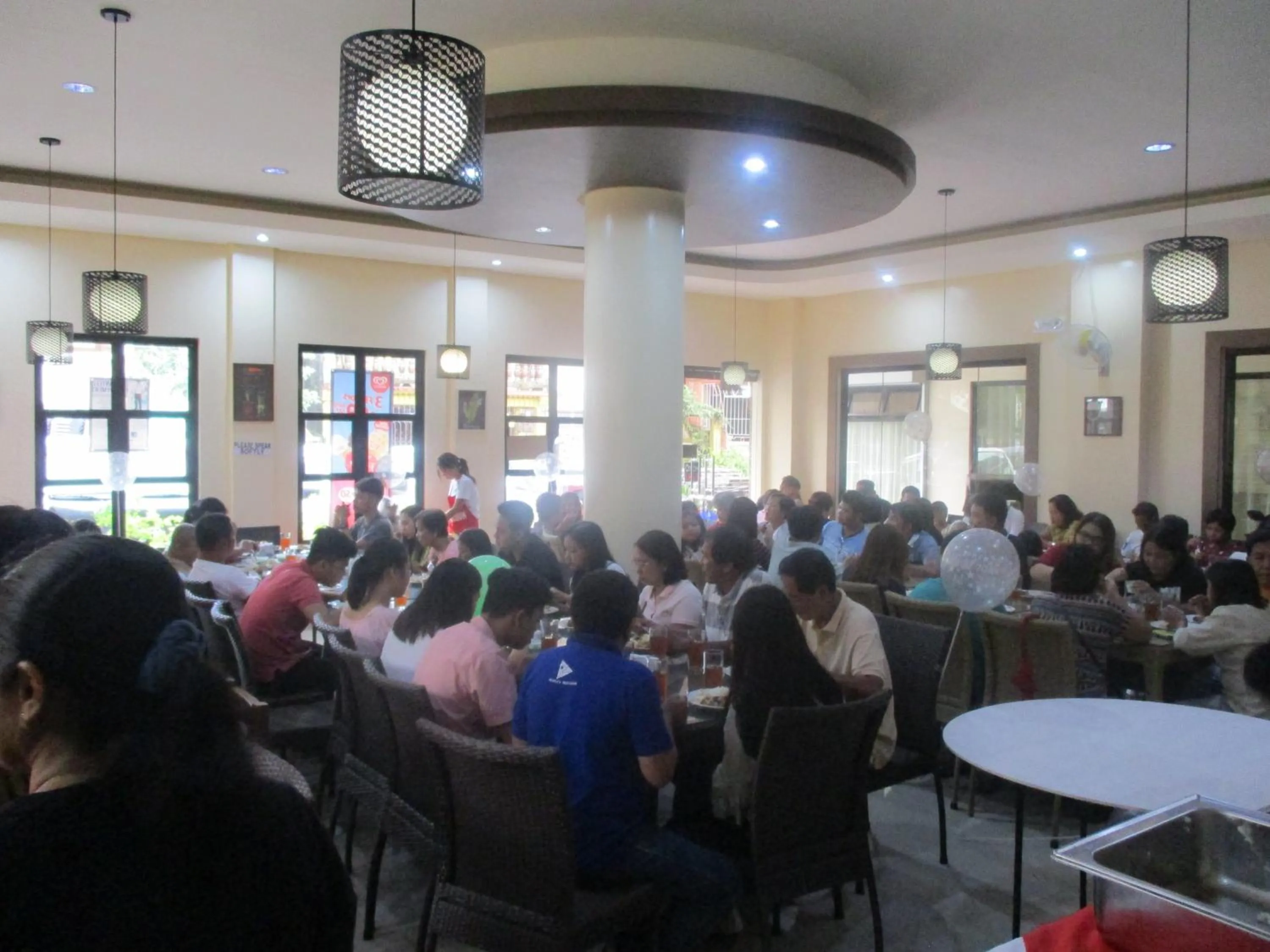 Restaurant/places to eat in WMV Hotel & Restaurant