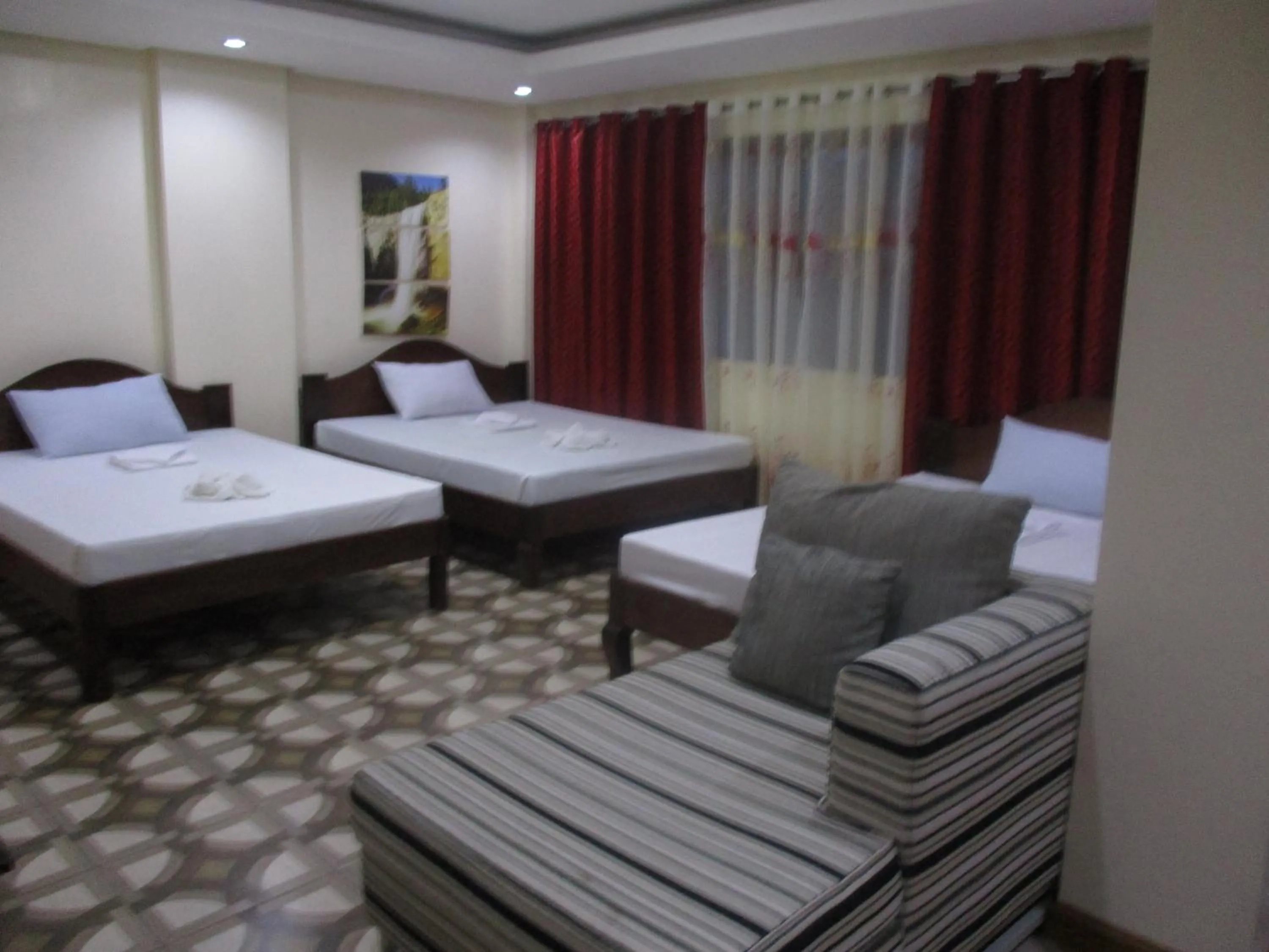 Bed in WMV Hotel & Restaurant