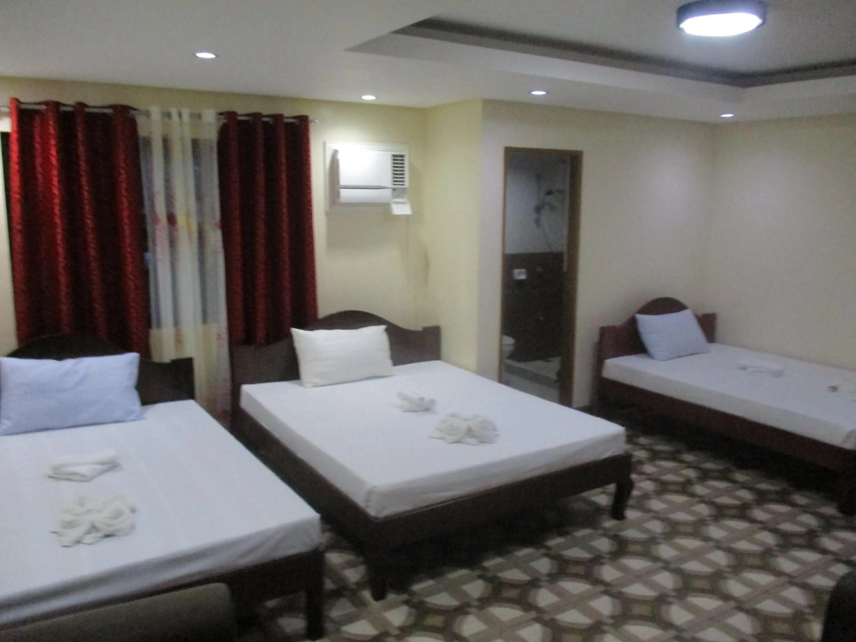 Bed in WMV Hotel & Restaurant