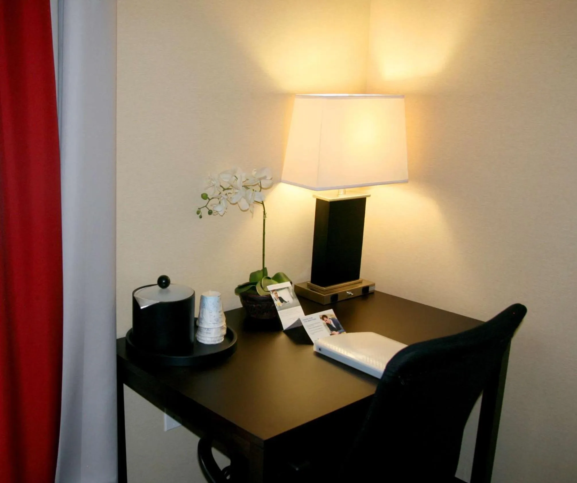 Living room in Hampton Inn & Suites Salt Lake City-University/Foothill Drive