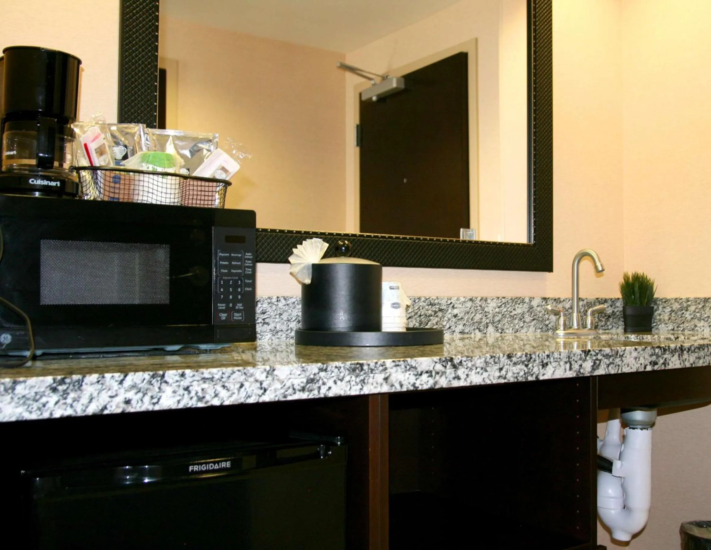 Living room in Hampton Inn & Suites Salt Lake City-University/Foothill Drive