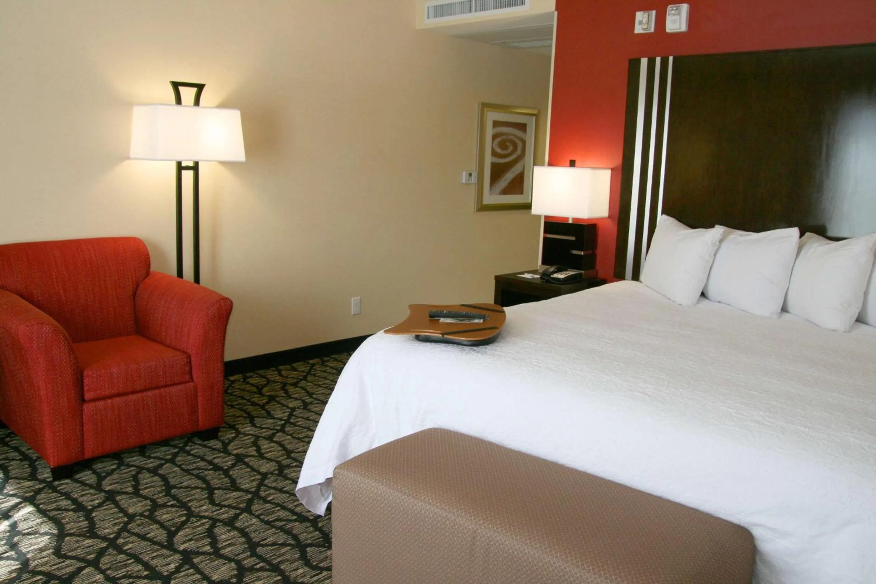 Bed in Hampton Inn & Suites Salt Lake City-University/Foothill Drive