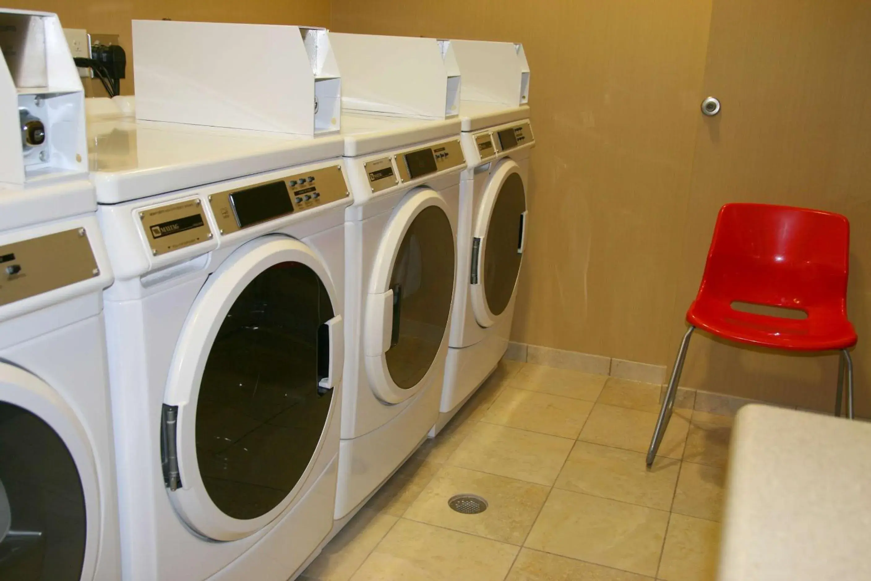 Property building in Hampton Inn & Suites Salt Lake City-University/Foothill Drive Property building in Hampton Inn & Suites Salt Lake City-University/Foothill Drive