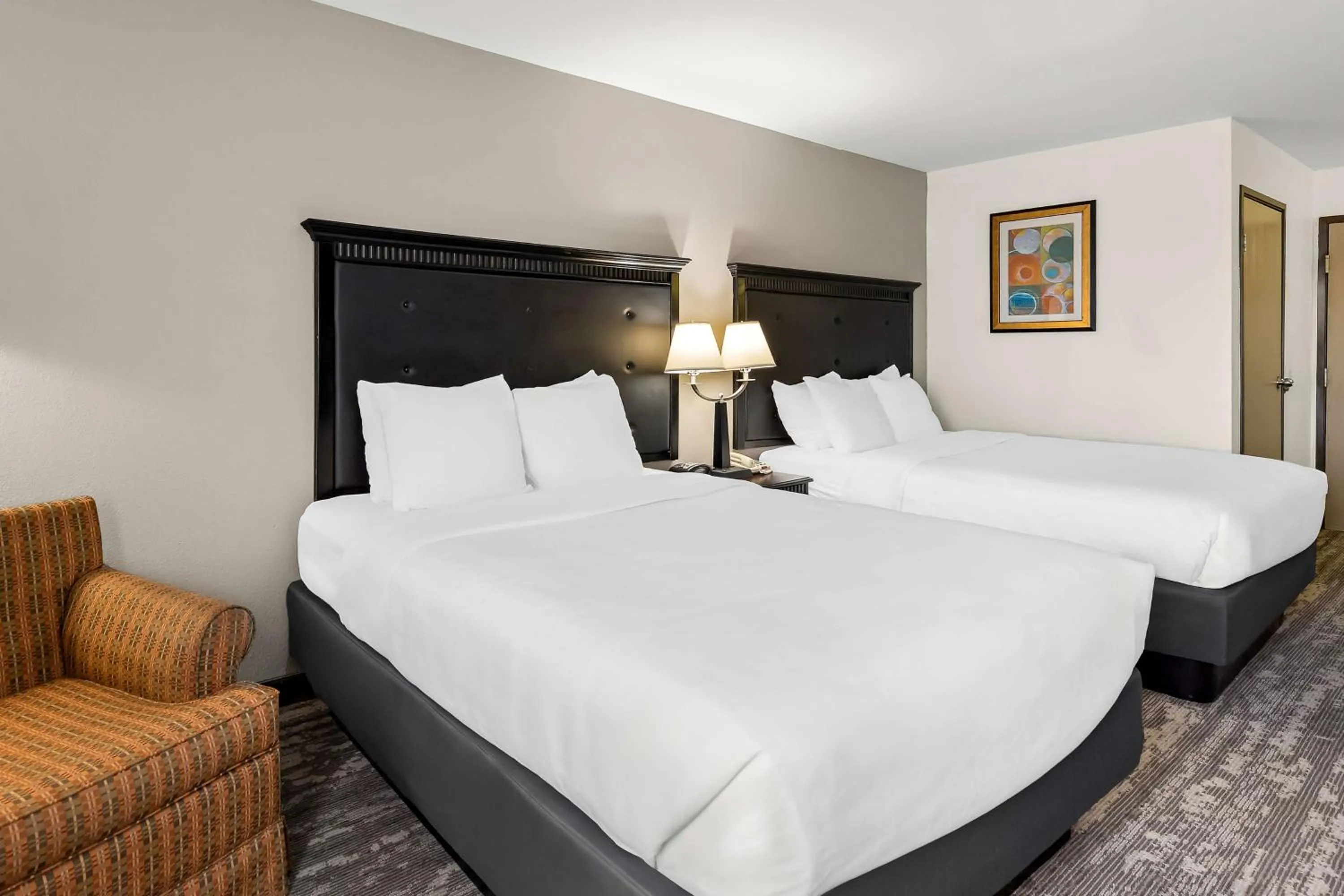 Bedroom, Bed in Best Western Saluki Inn