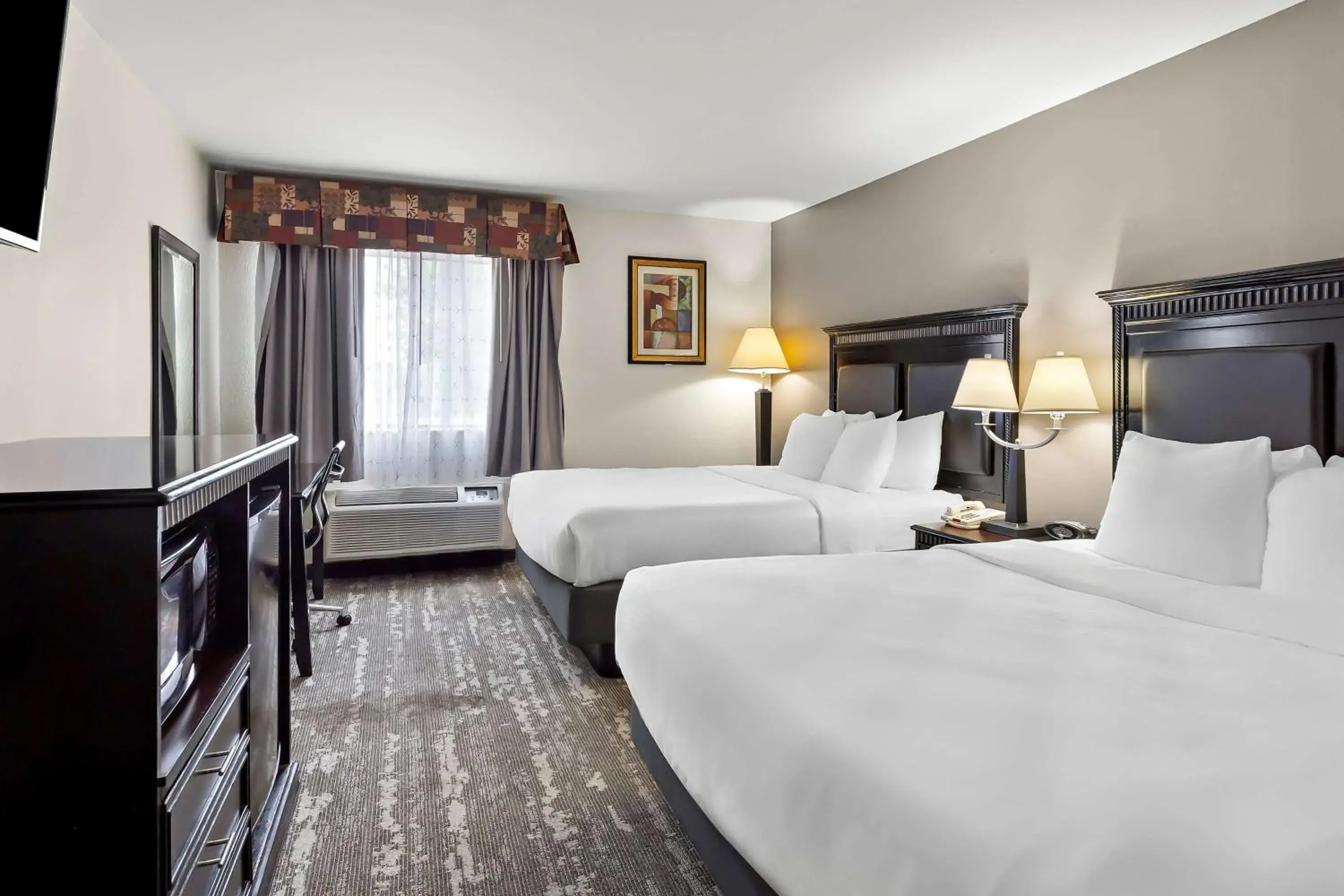 Double Room with Two Double Beds and Roll In Shower in Best Western Saluki Inn Double Room with Two Double Beds and Roll In Shower in Best Western Saluki Inn