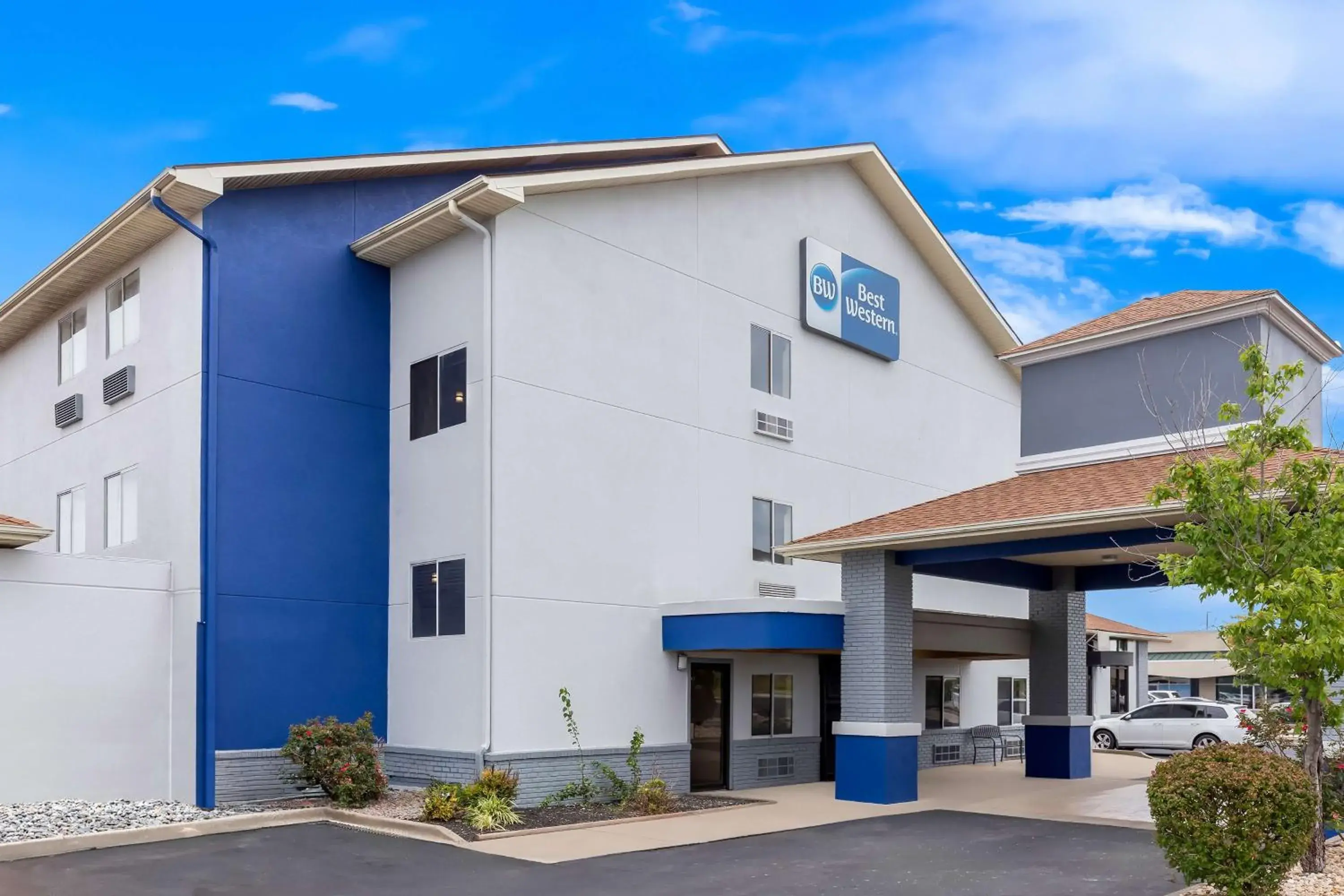 Property building in Best Western Saluki Inn Property building in Best Western Saluki Inn