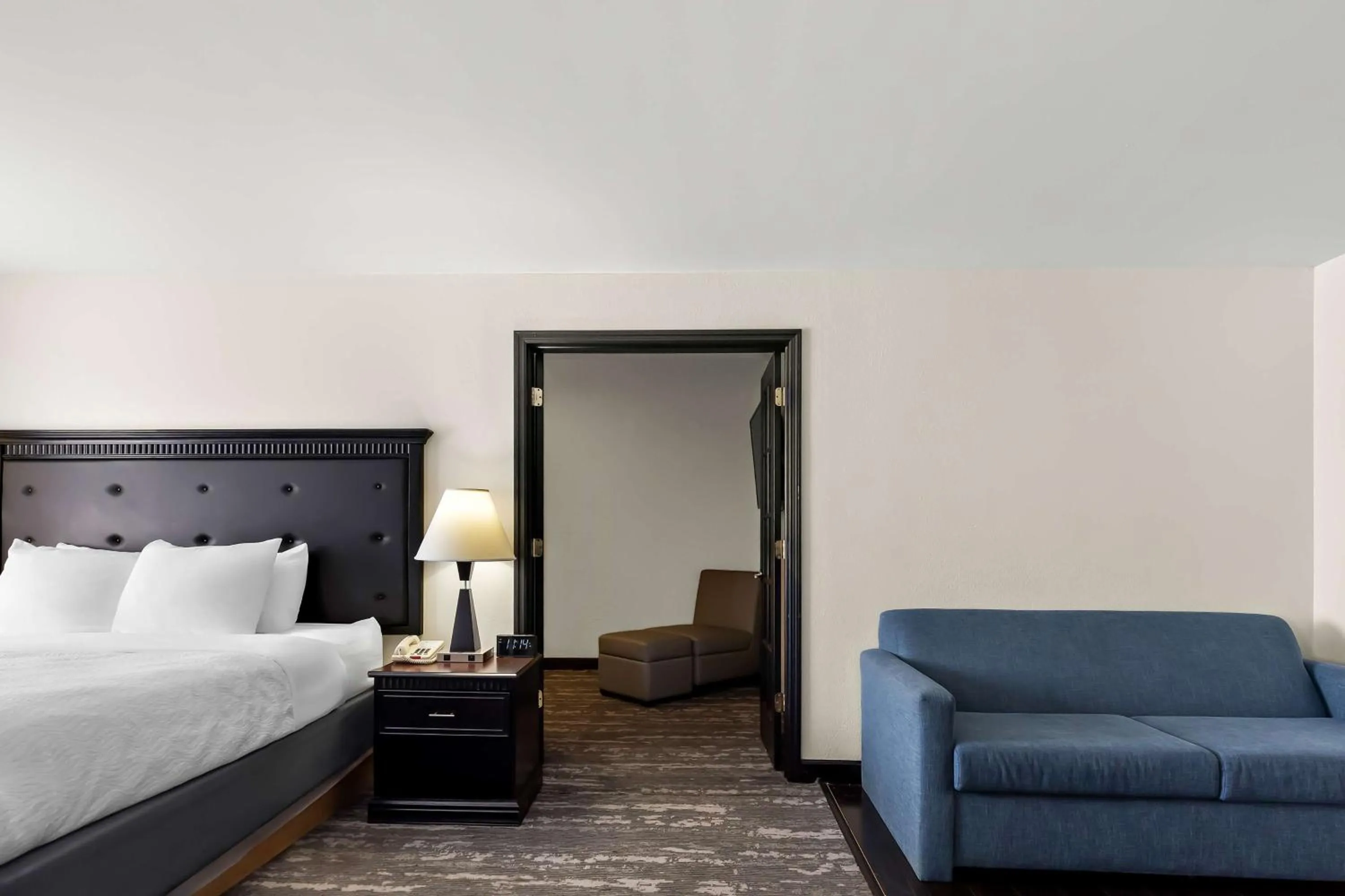 Photo of the whole room, Bed in Best Western Saluki Inn