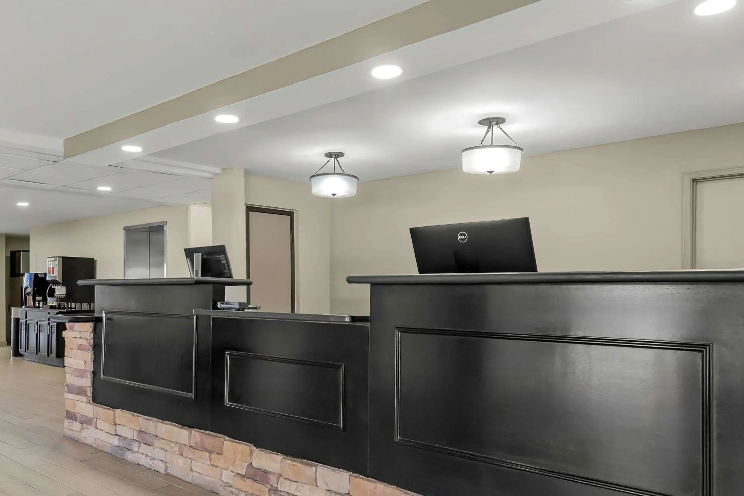 Lobby or reception in Best Western Saluki Inn Lobby or reception in Best Western Saluki Inn