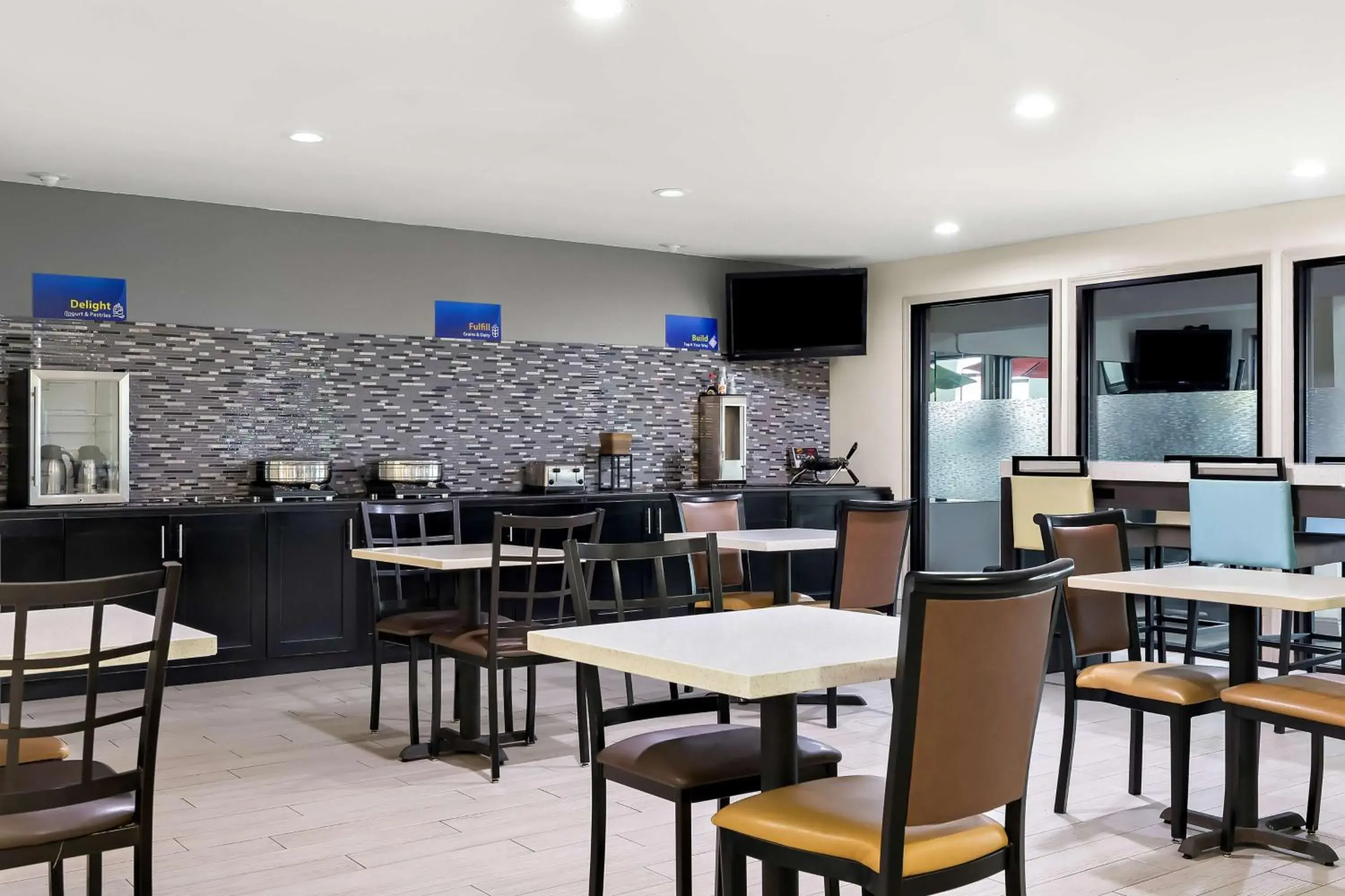 Breakfast in Best Western Saluki Inn Breakfast in Best Western Saluki Inn