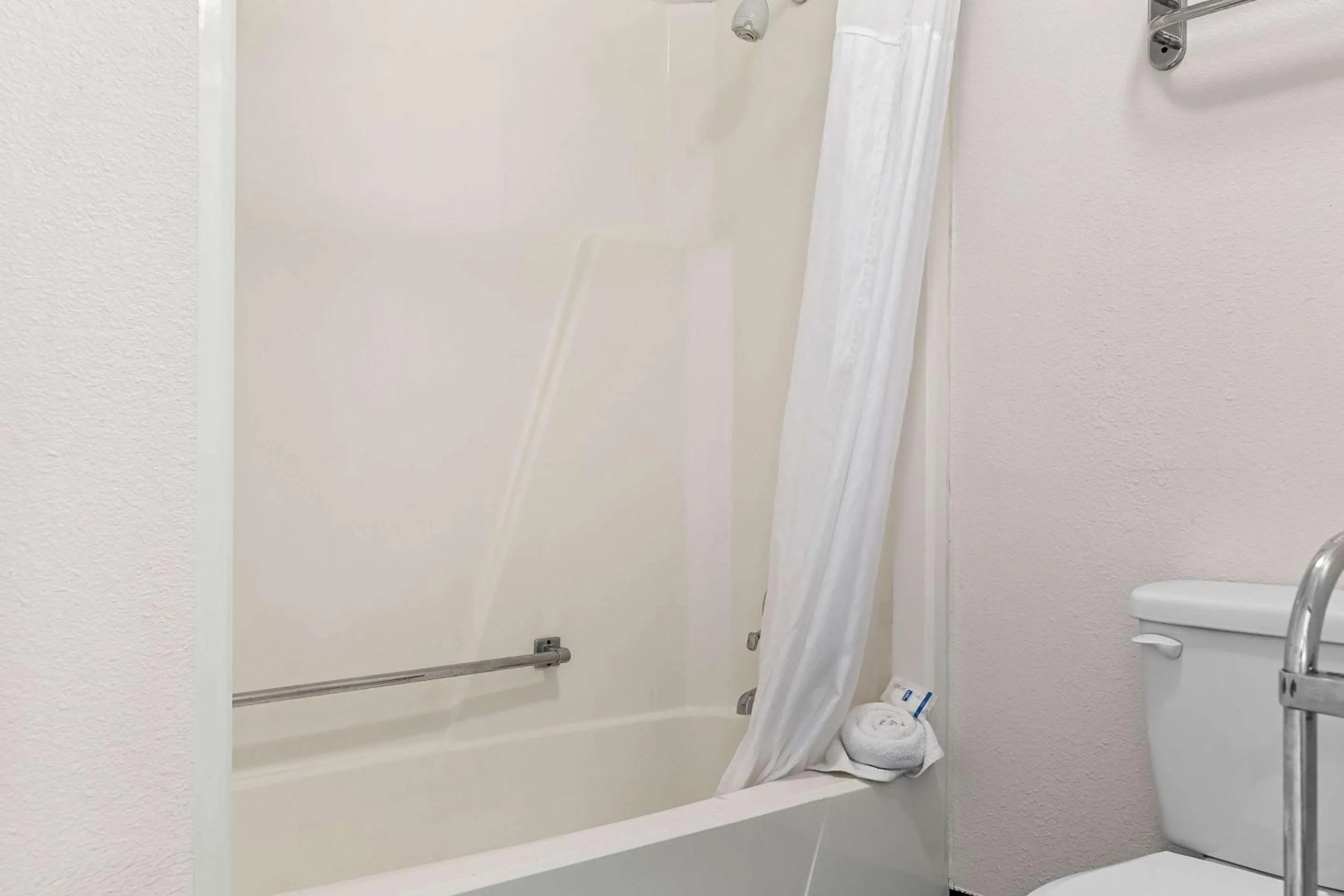 Bedroom in Rodeway Inn & Suites