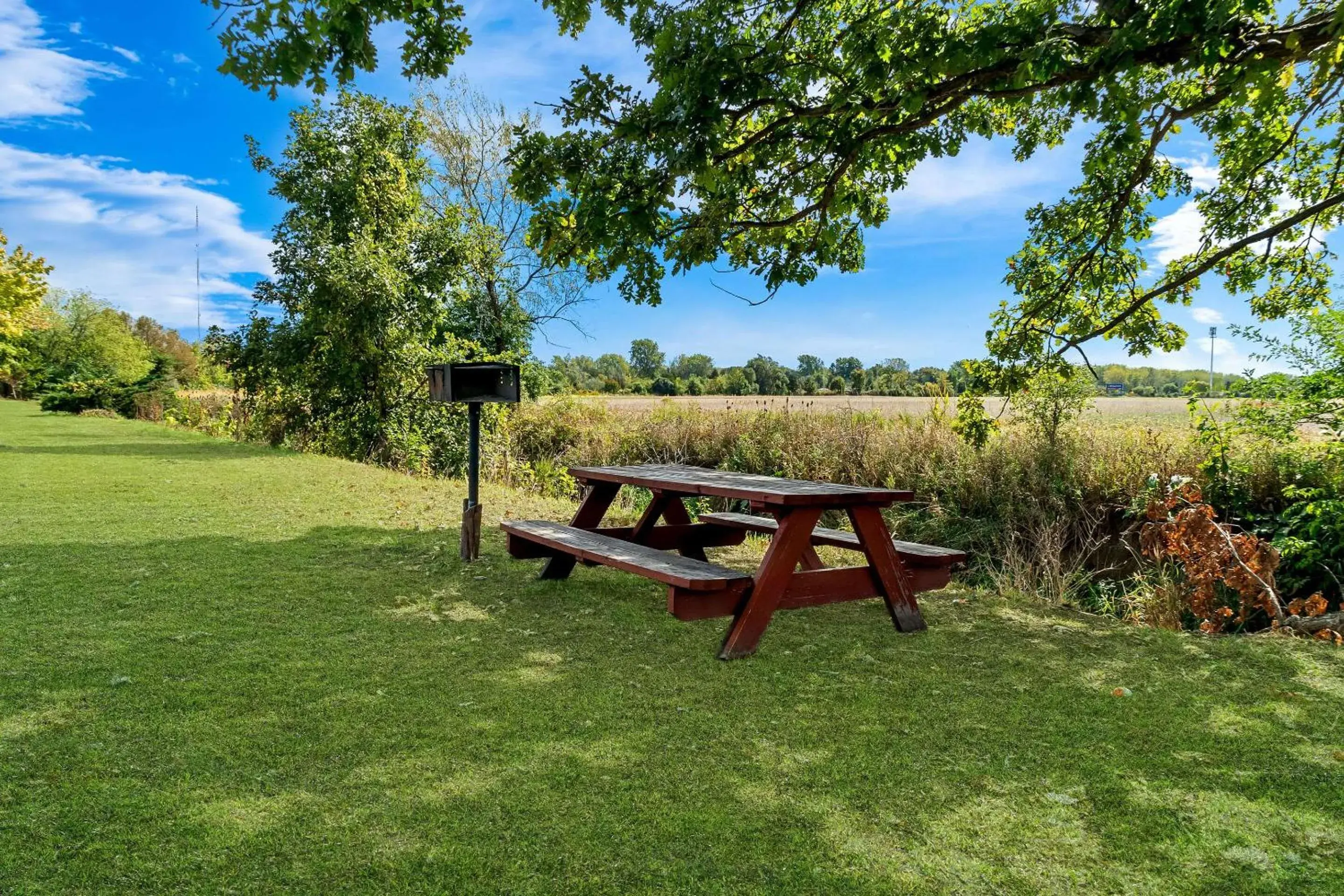 Property building in Rodeway Inn & Suites Property building in Rodeway Inn & Suites