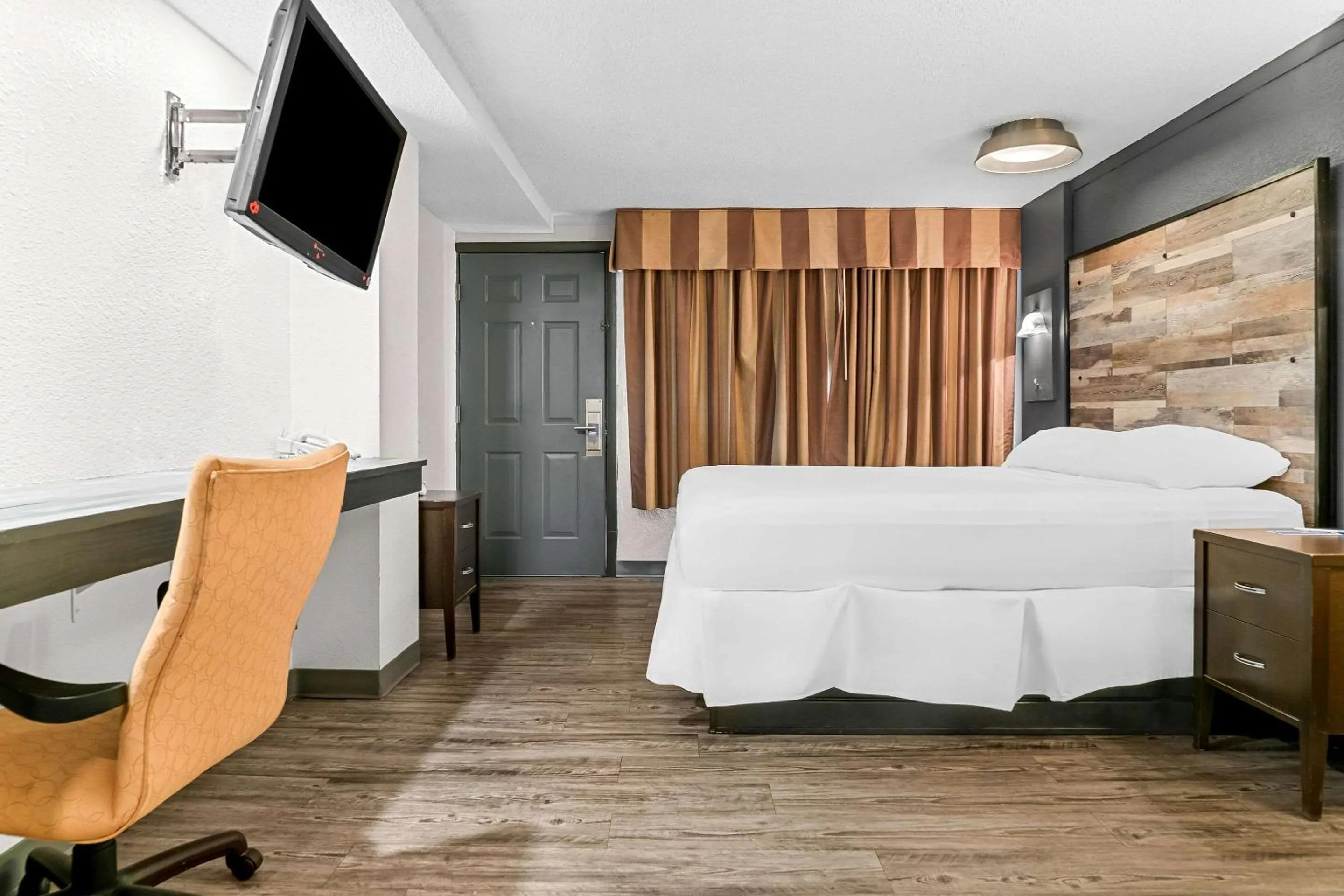 Bedroom in Rodeway Inn & Suites