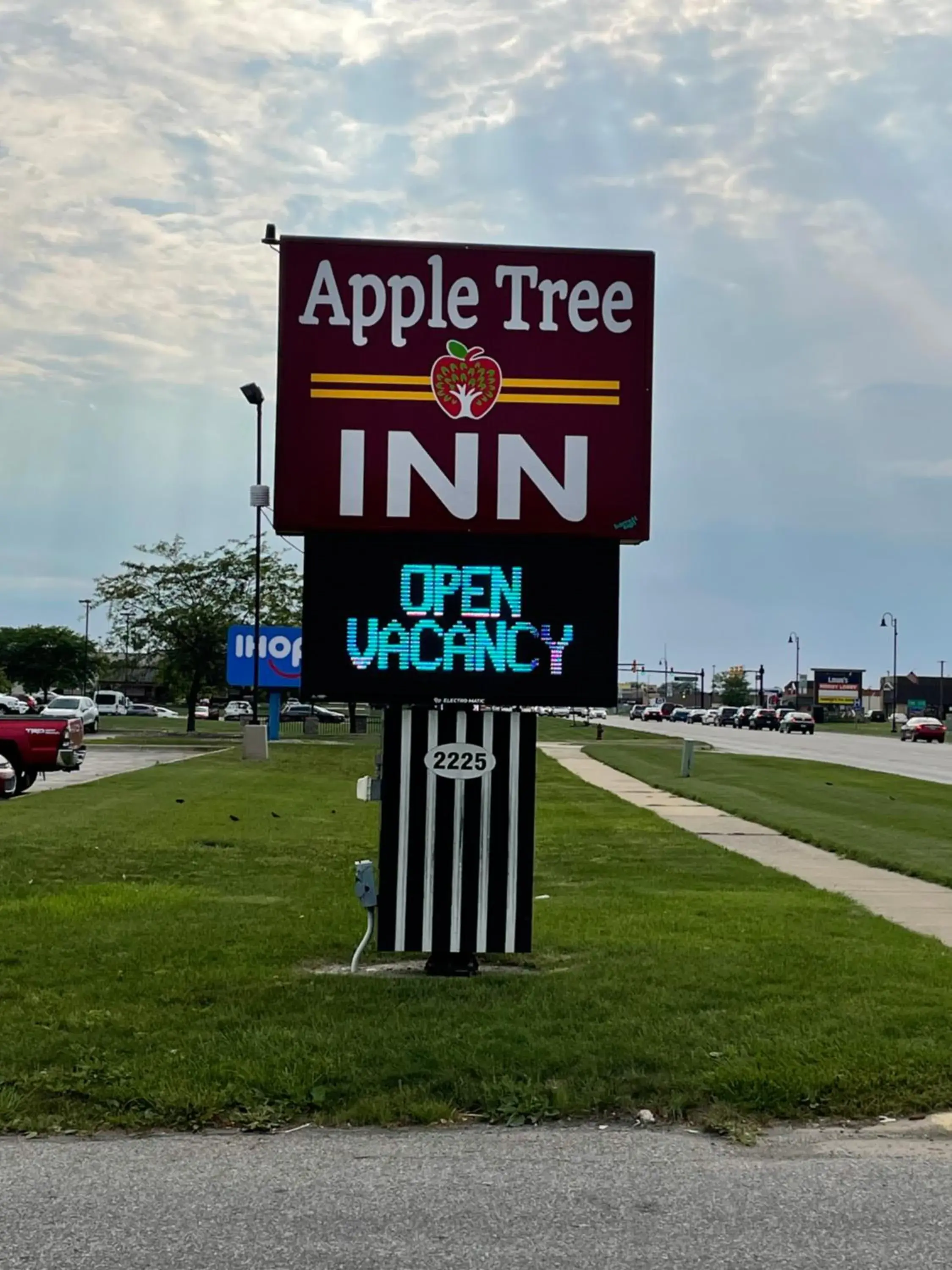 Property logo or sign in Apple Tree Inn