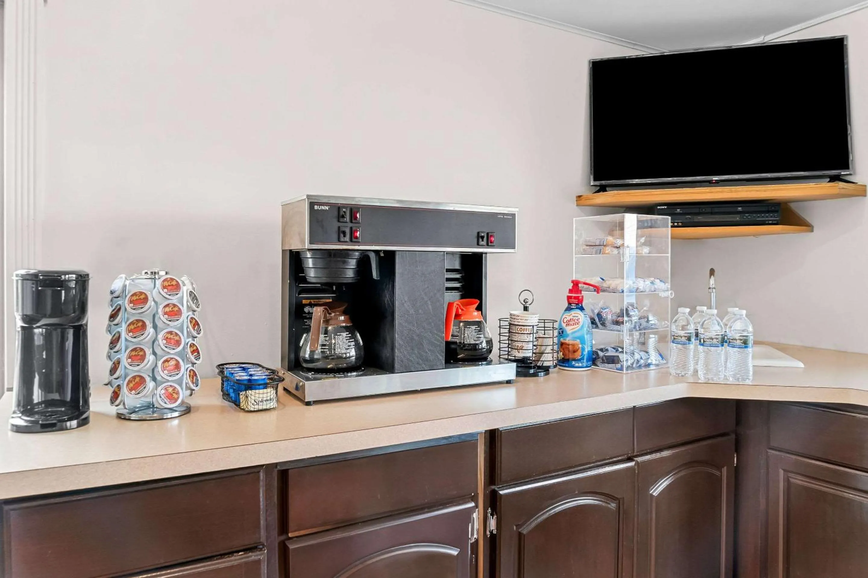 Breakfast in Rodeway Inn & Suites