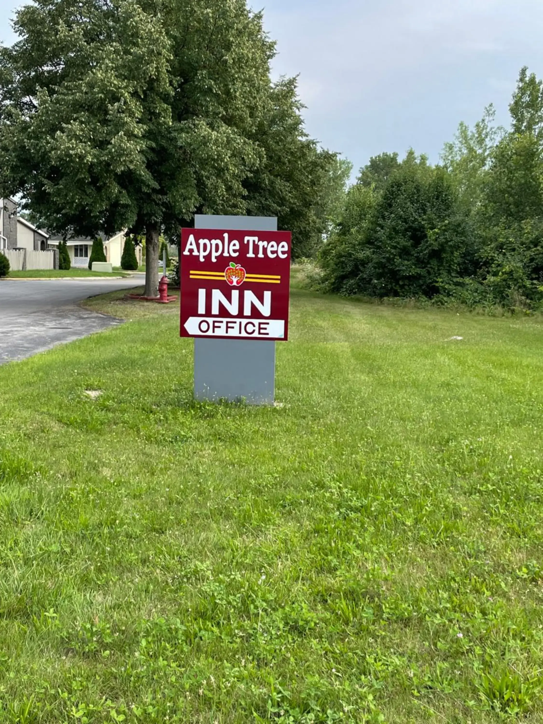 Property logo or sign in Apple Tree Inn