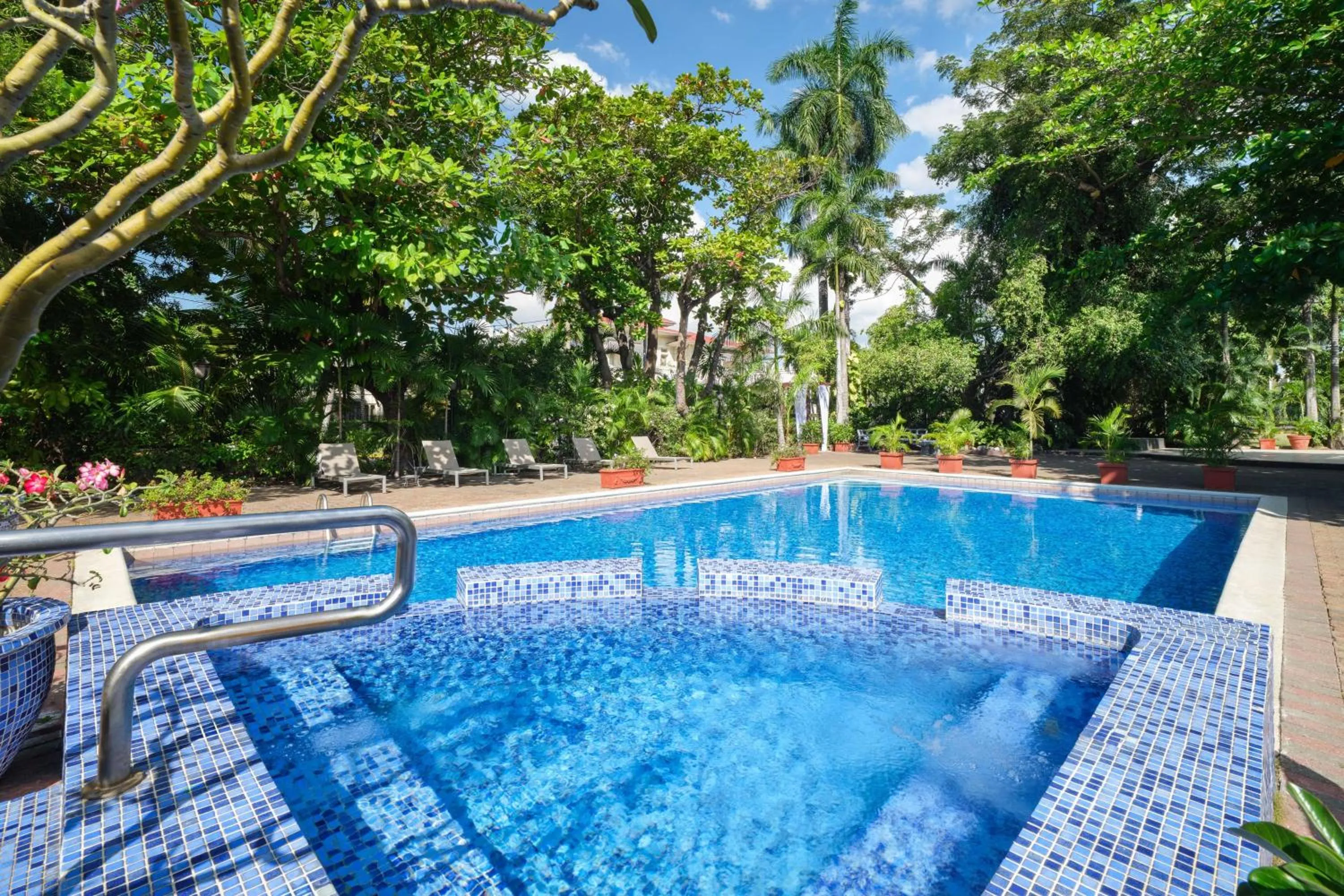 Pool view in Terra Nova, BW Premier Collection