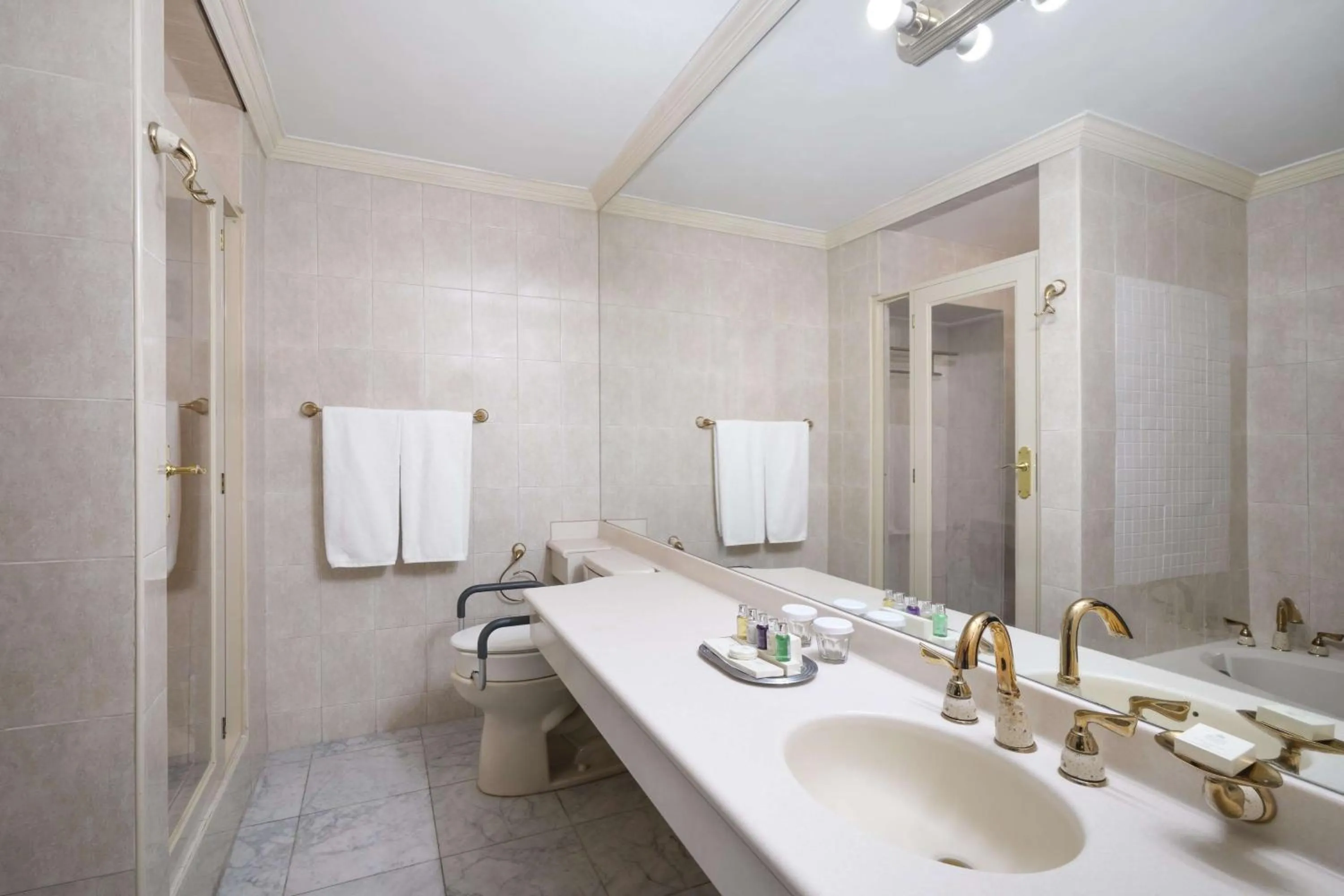 Bathroom in Terra Nova, BW Premier Collection